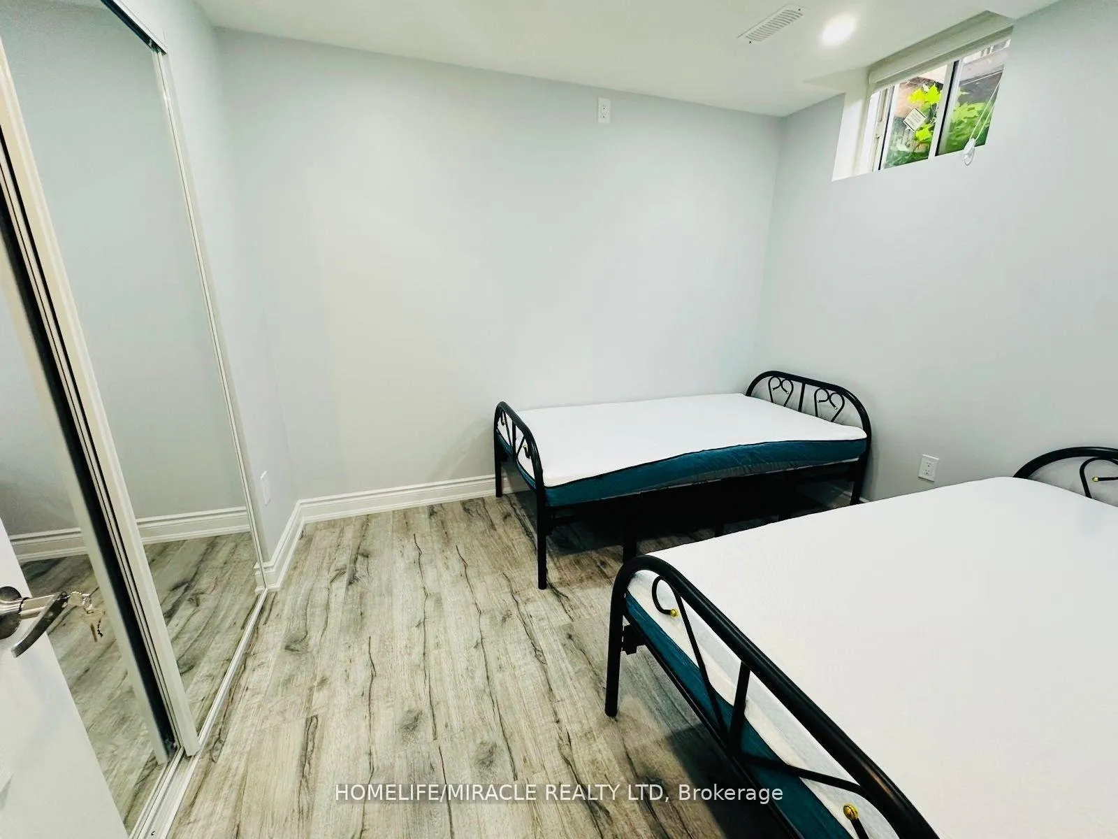 Photo 5 of 41 Antibes Drive, Brampton, Credit Valley — HOMEH
