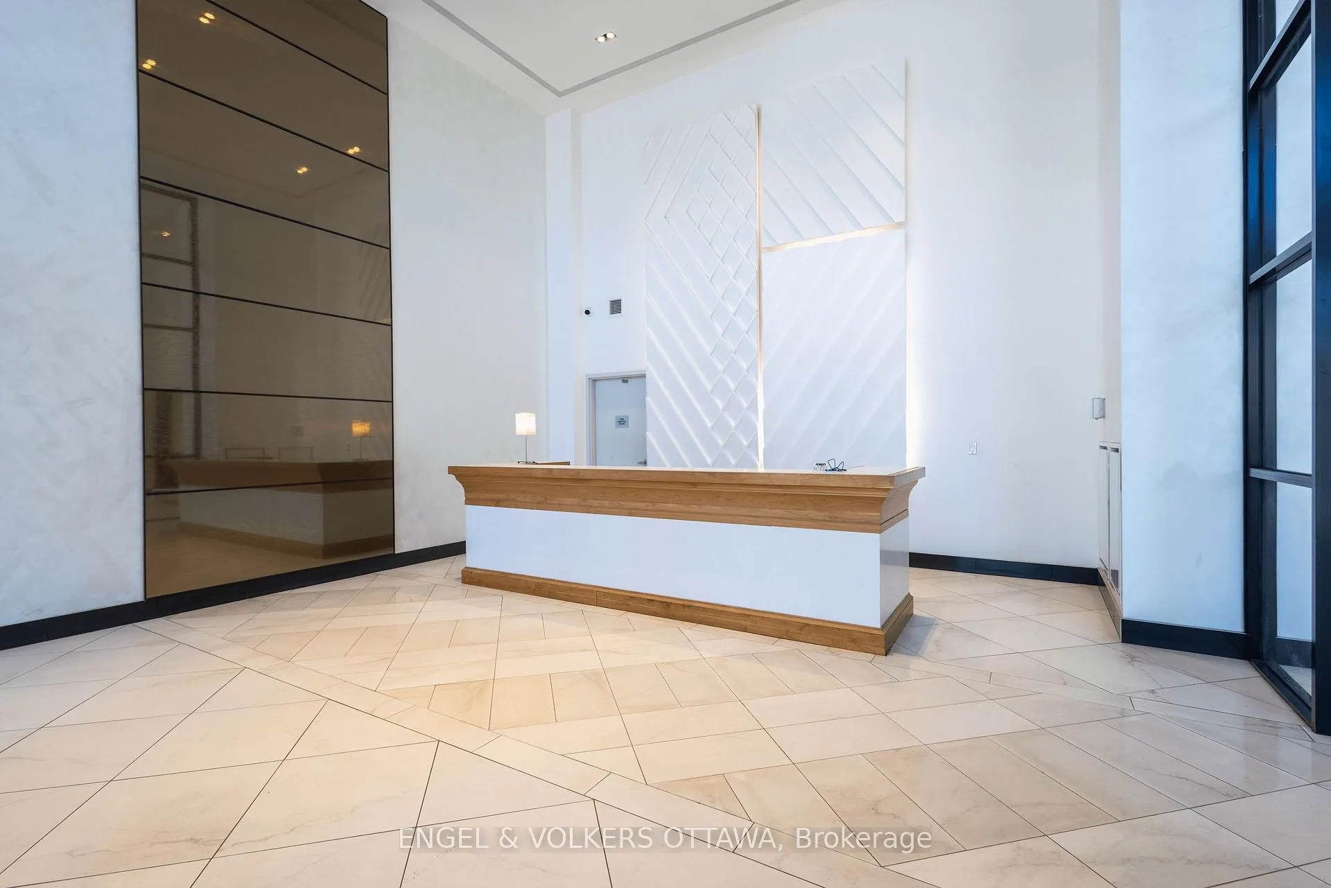 Photo 3 of Unit 302, 255 Bay Street, Ottawa, Ottawa Centre — HOMEH