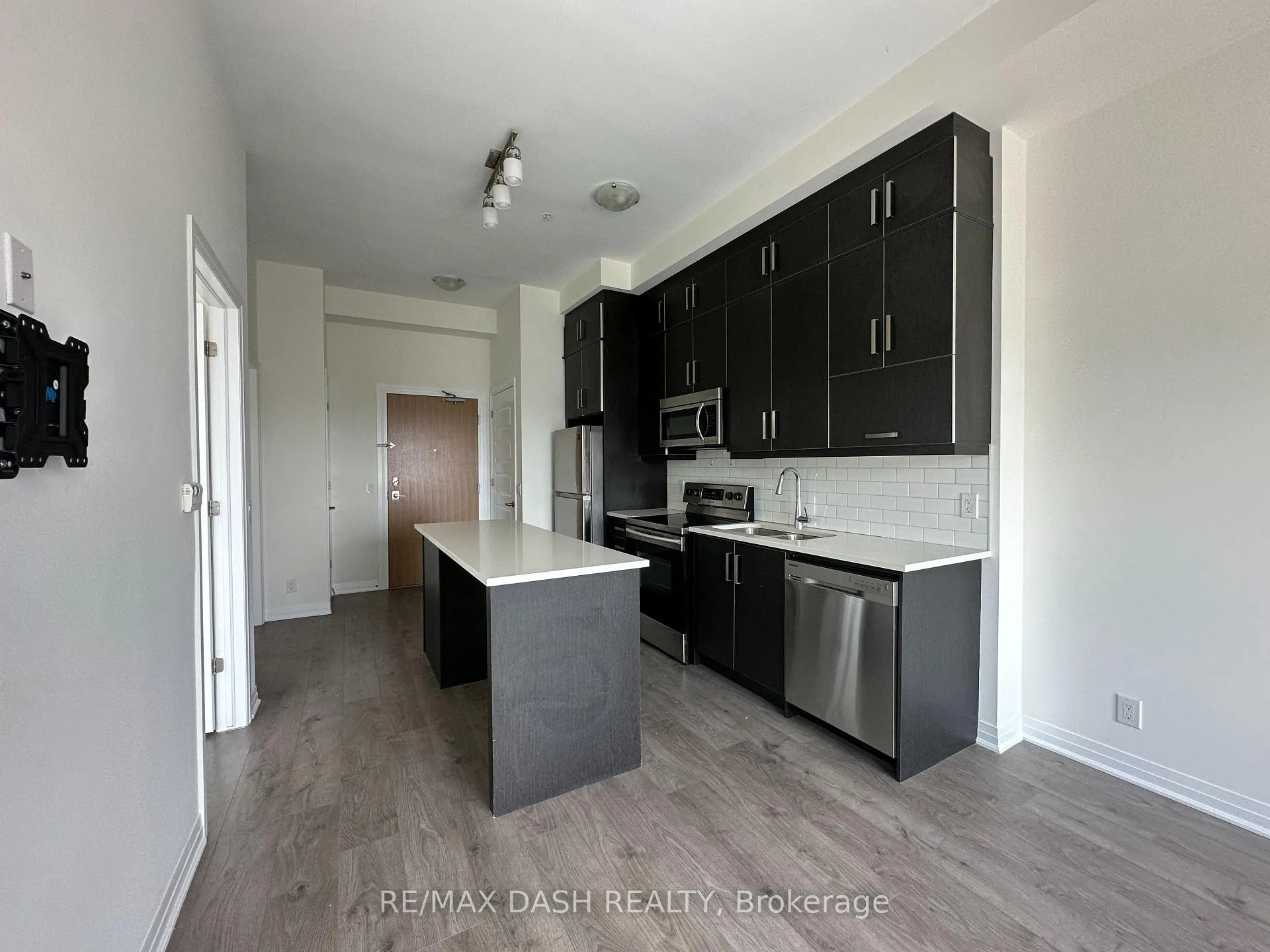 Photo 8 of Unit 635, 1105 Leger Way, Milton, Ford — HOMEH