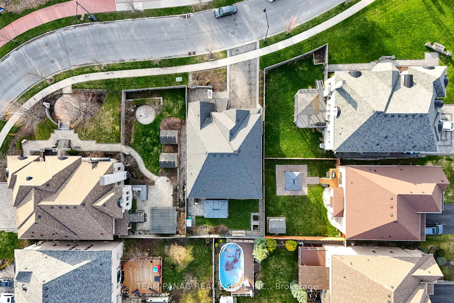 Photo 3 of 39 Dalmeny Drive, Brampton, Credit Valley — HOMEH