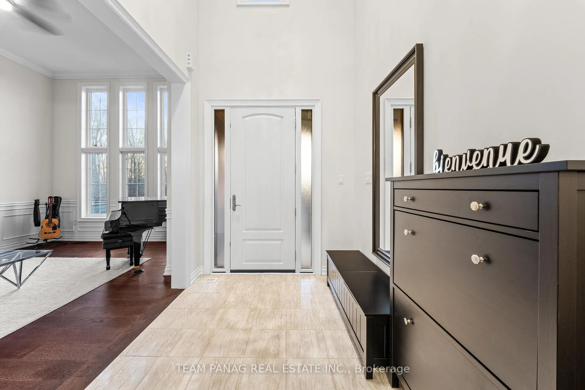 Photo 4 of 39 Dalmeny Drive, Brampton, Credit Valley — HOMEH