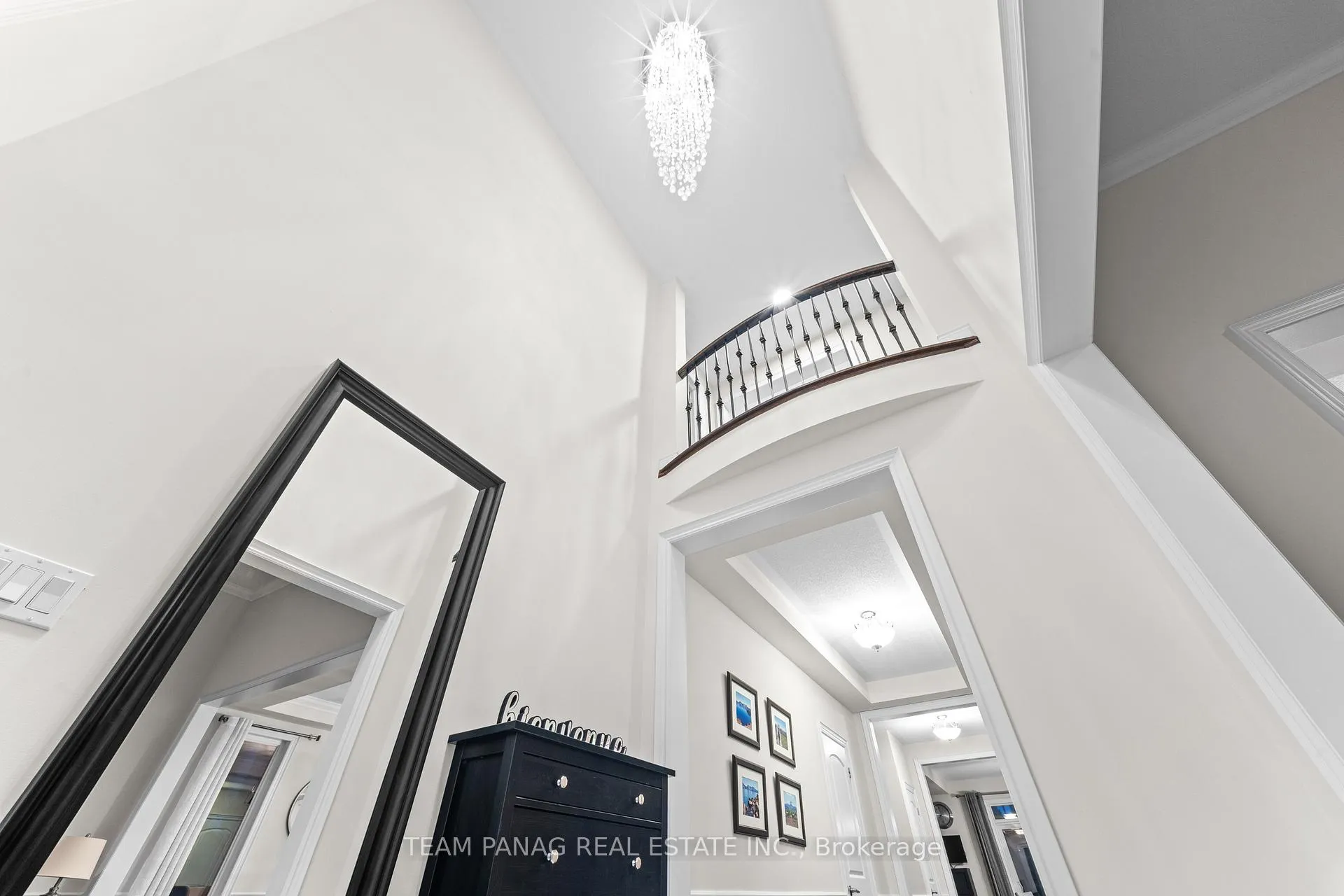 Photo 5 of 39 Dalmeny Drive, Brampton, Credit Valley — HOMEH