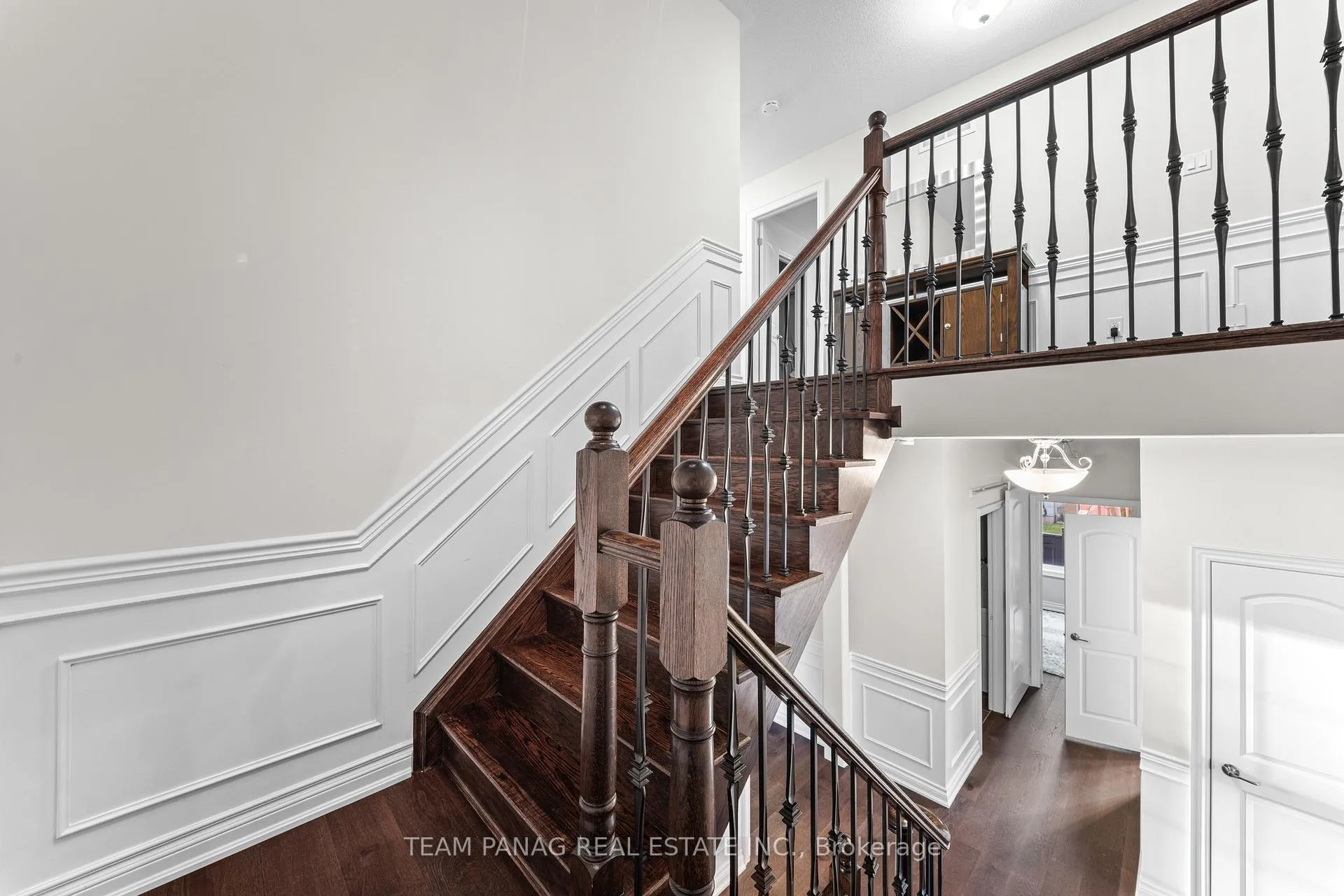 Photo 24 of 39 Dalmeny Drive, Brampton, Credit Valley — HOMEH
