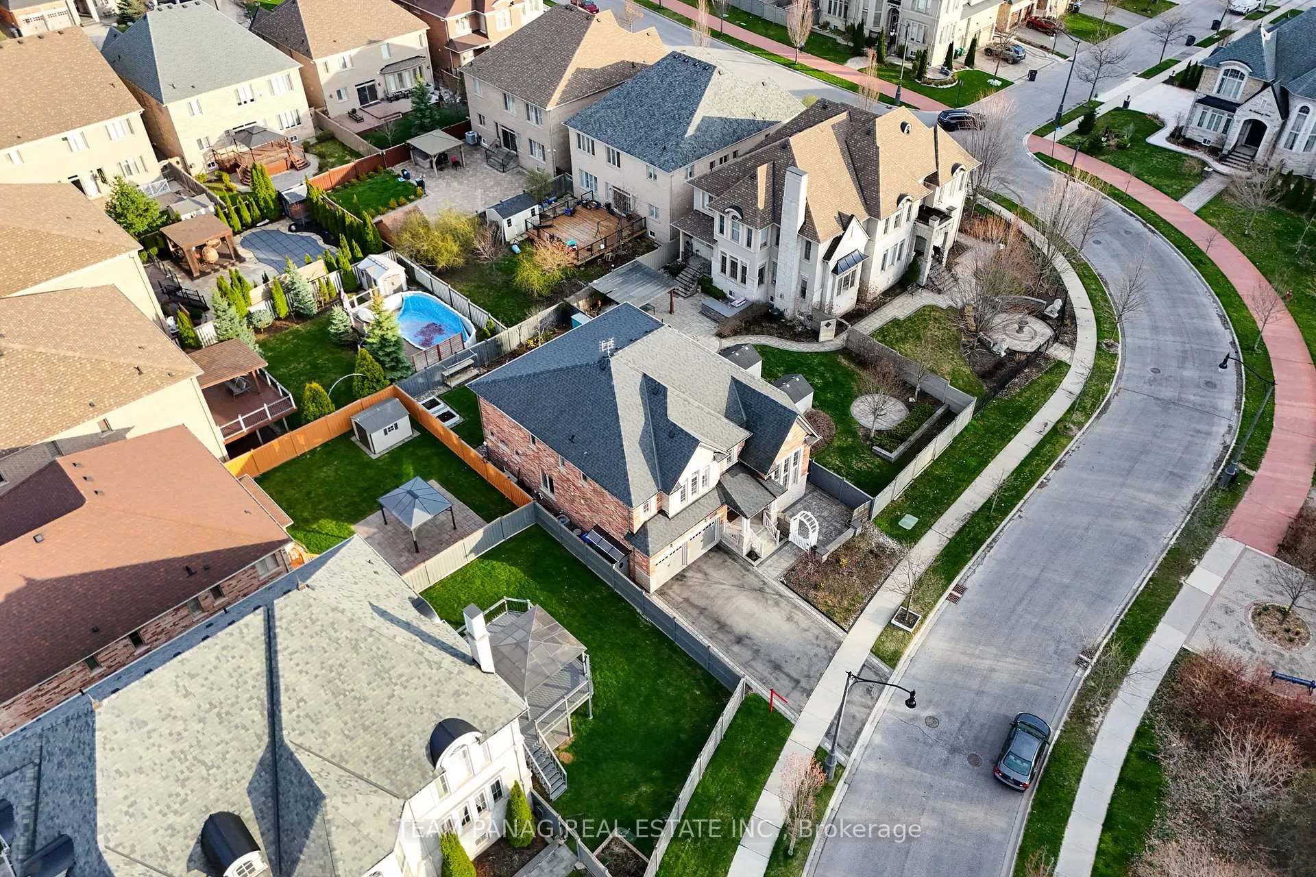 Photo 49 of 39 Dalmeny Drive, Brampton, Credit Valley — HOMEH