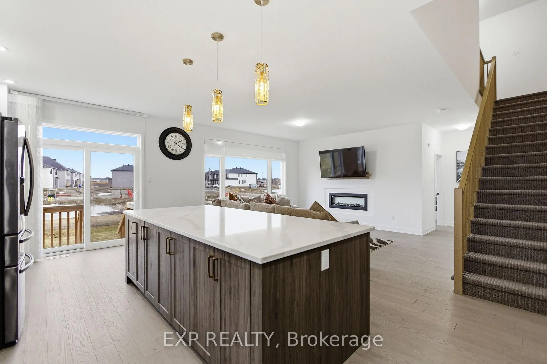 Photo 8 of 137 Shelleright Street, Ottawa, Kanata - Emerald Meadows/Trailwest — HOMEH