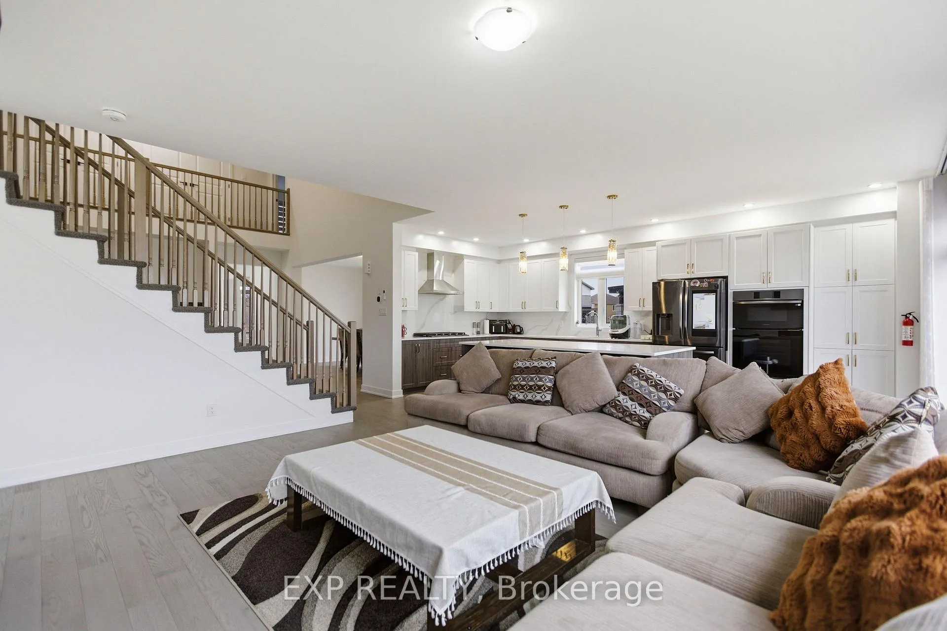 Photo 11 of 137 Shelleright Street, Ottawa, Kanata - Emerald Meadows/Trailwest — HOMEH
