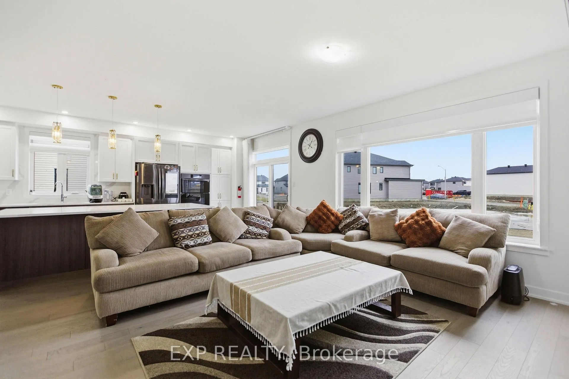 Photo 12 of 137 Shelleright Street, Ottawa, Kanata - Emerald Meadows/Trailwest — HOMEH