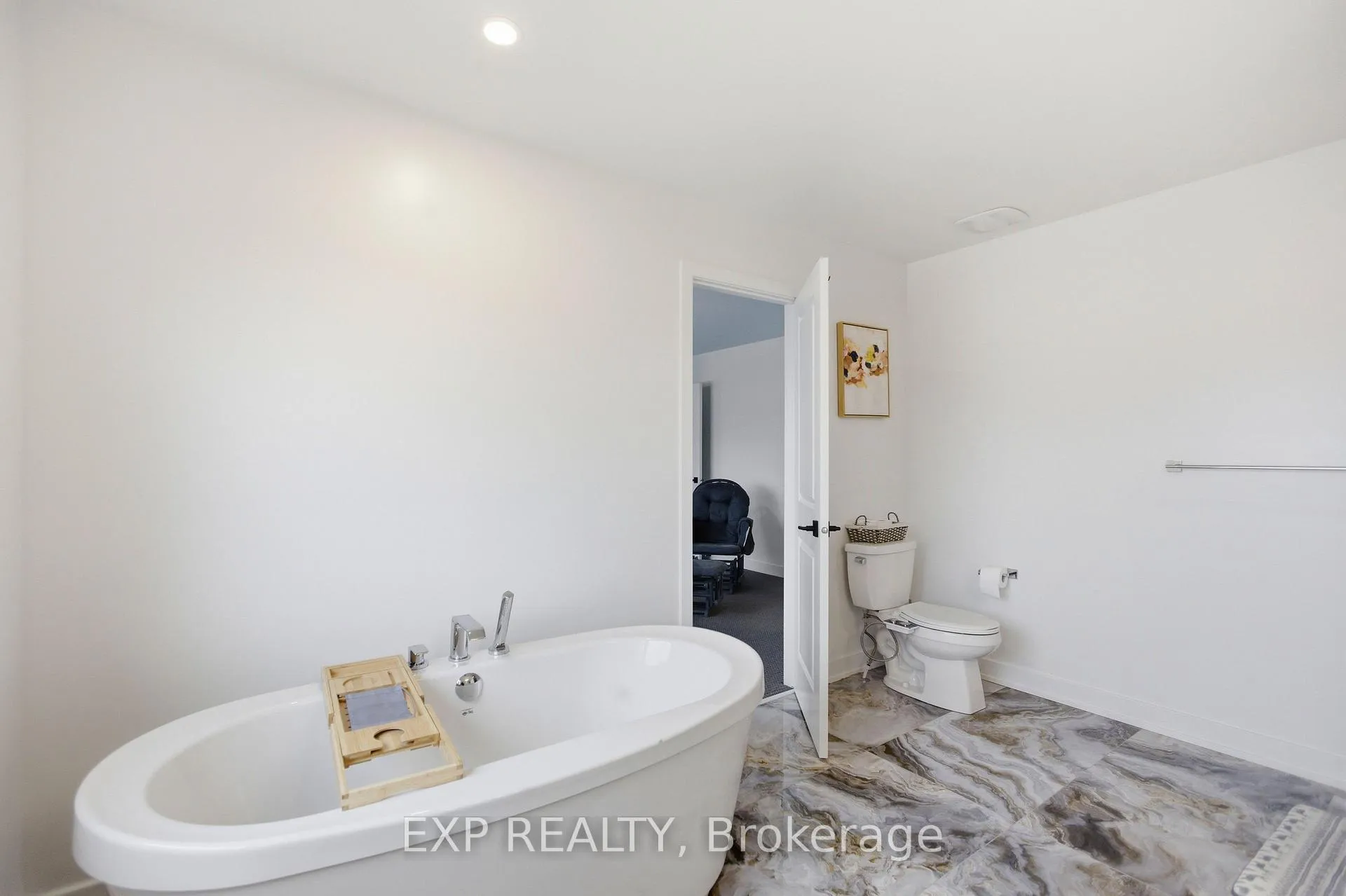 Photo 16 of 137 Shelleright Street, Ottawa, Kanata - Emerald Meadows/Trailwest — HOMEH