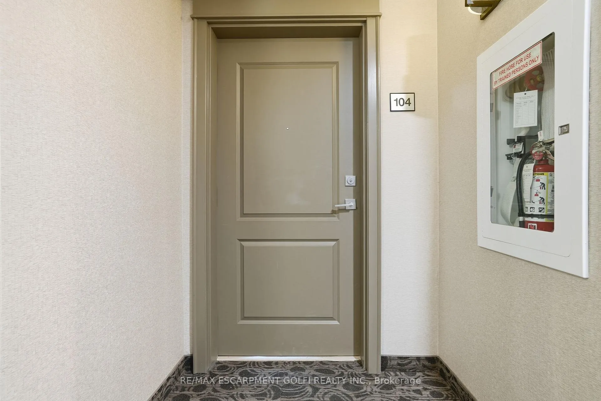 Photo 4 of Unit 104, 101 Shoreview Place, Hamilton, Lakeshore — HOMEH