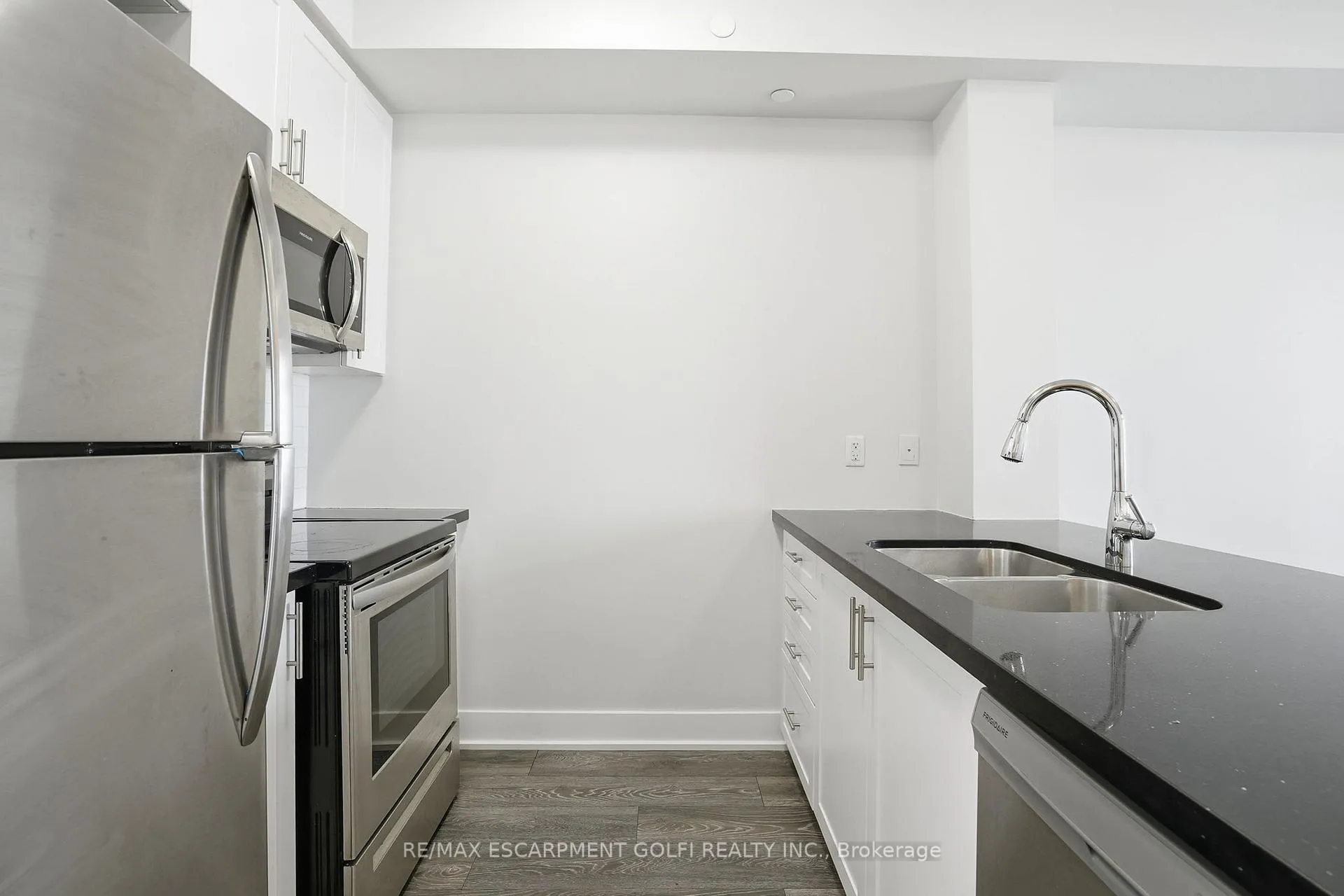Photo 13 of Unit 104, 101 Shoreview Place, Hamilton, Lakeshore — HOMEH