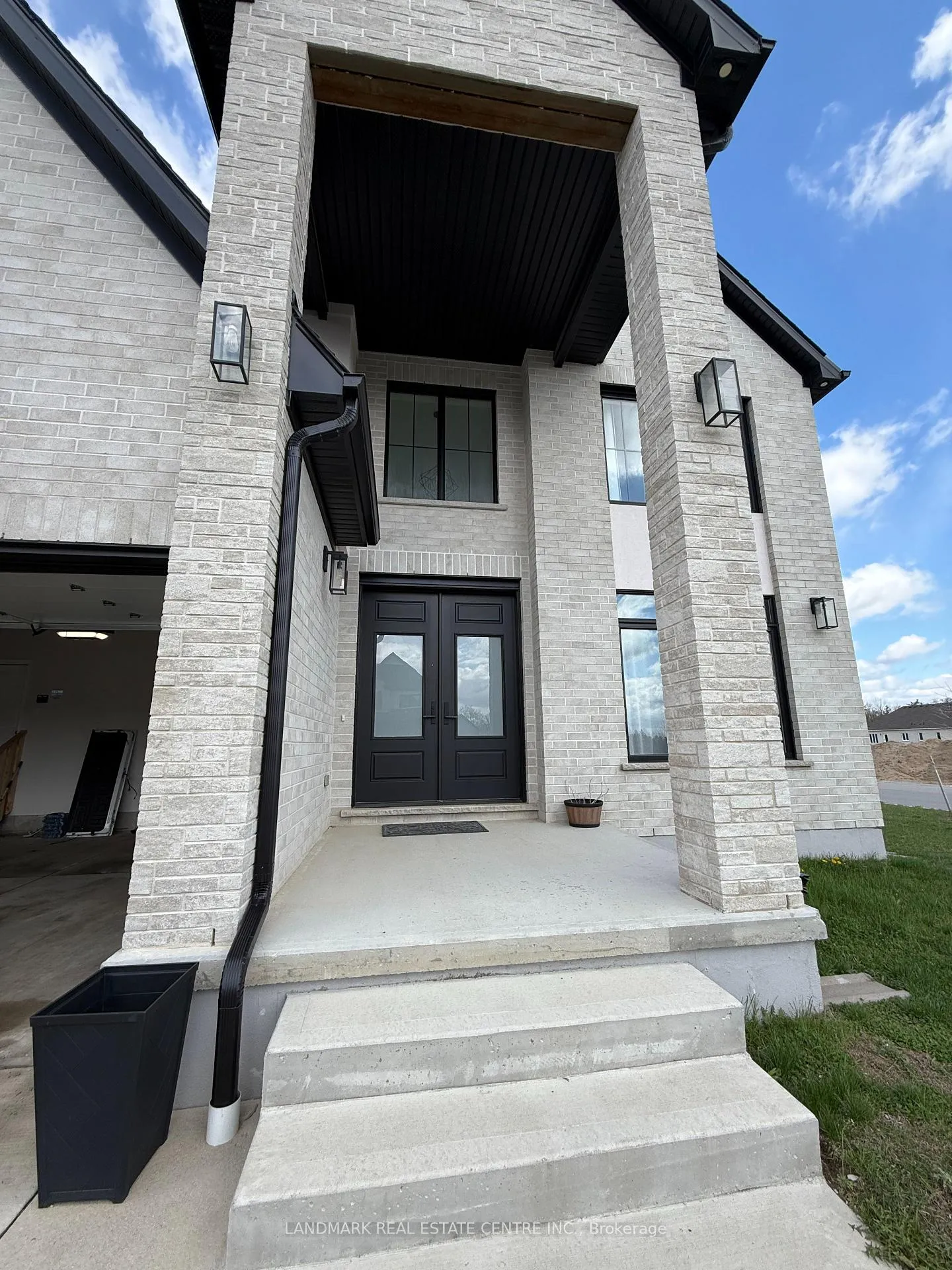 Photo 3 of 76 Hazelwood Pass, Thames Centre, Dorchester — HOMEH