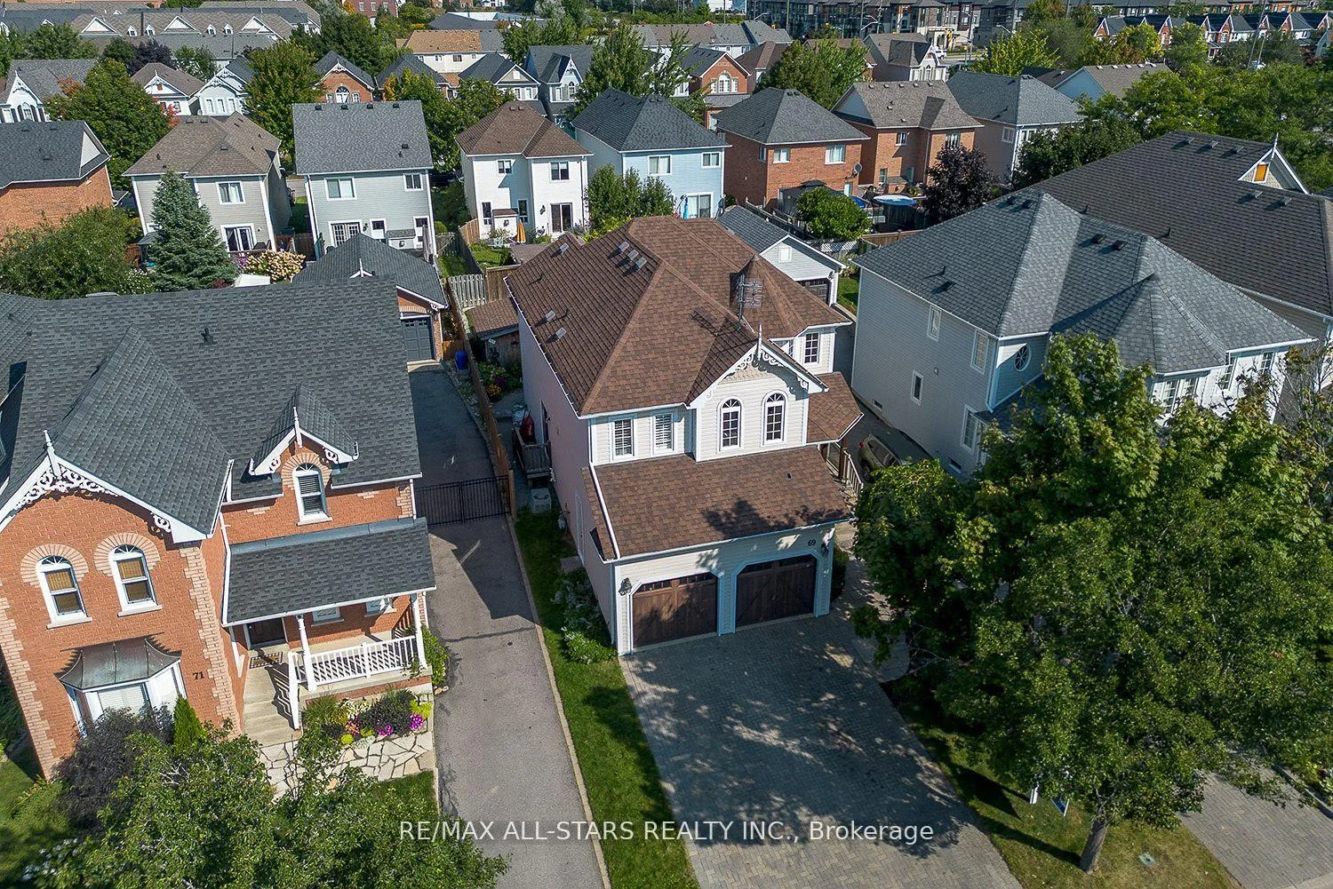 Photo 1 of 69 Matthewson Place, Whitby, Brooklin — HOMEH