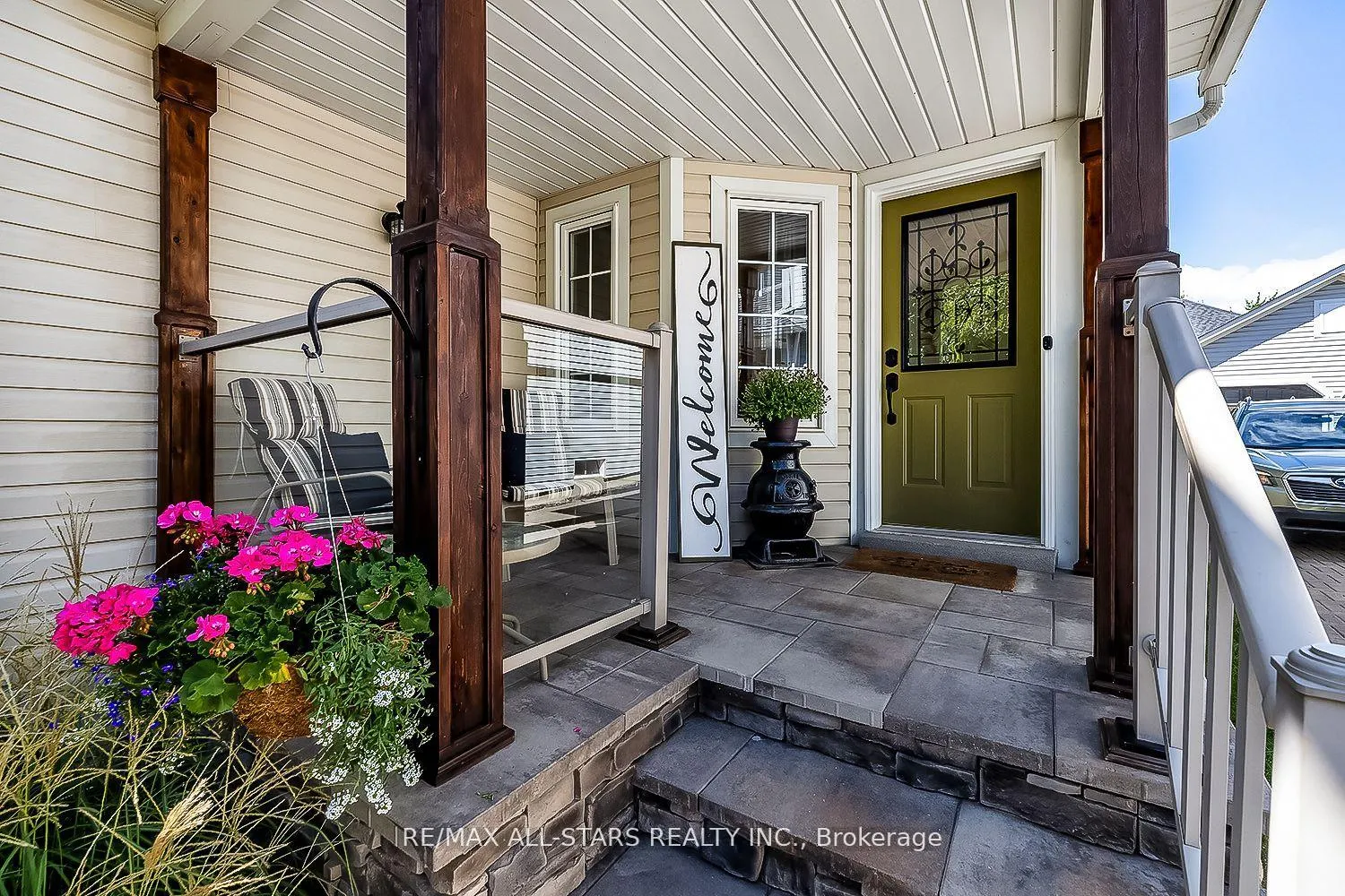 Photo 2 of 69 Matthewson Place, Whitby, Brooklin — HOMEH