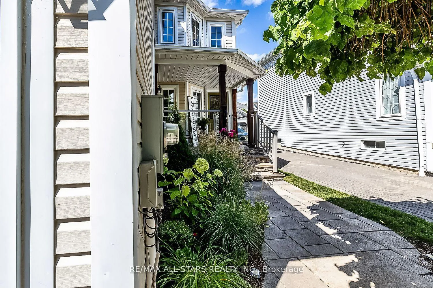Photo 4 of 69 Matthewson Place, Whitby, Brooklin — HOMEH