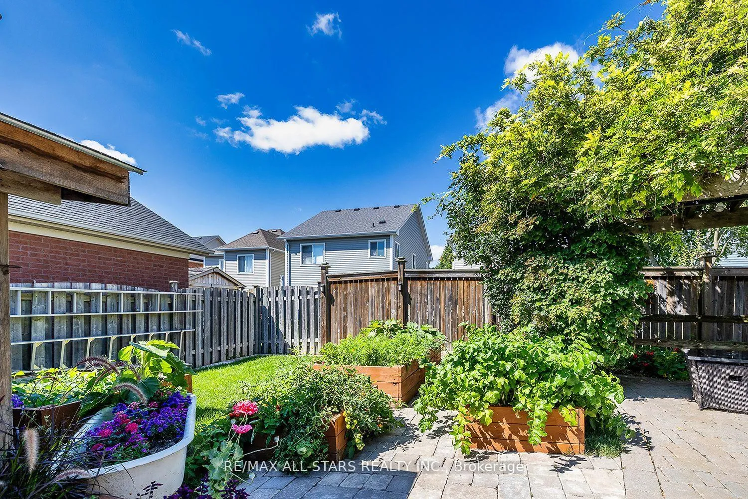 Photo 6 of 69 Matthewson Place, Whitby, Brooklin — HOMEH