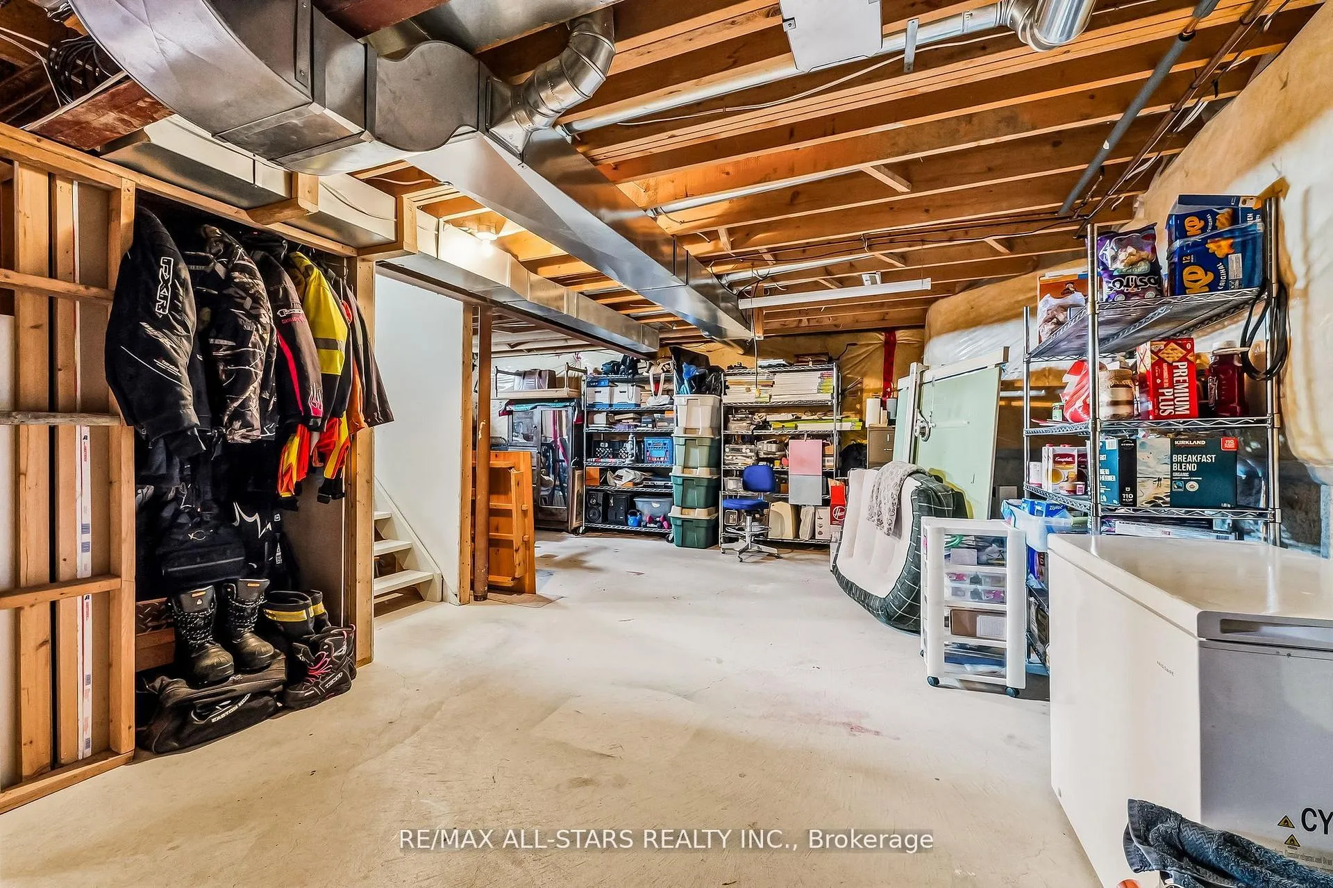Photo 41 of 69 Matthewson Place, Whitby, Brooklin — HOMEH
