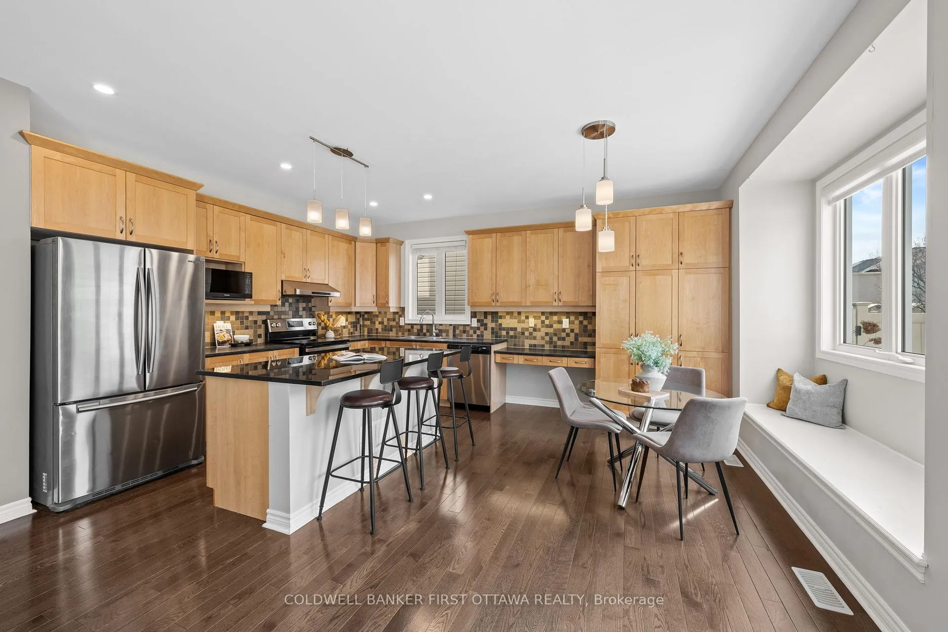 Photo 9 of 2176 Sunset Cove Circle, Ottawa, Barrhaven - Half Moon Bay — HOMEH