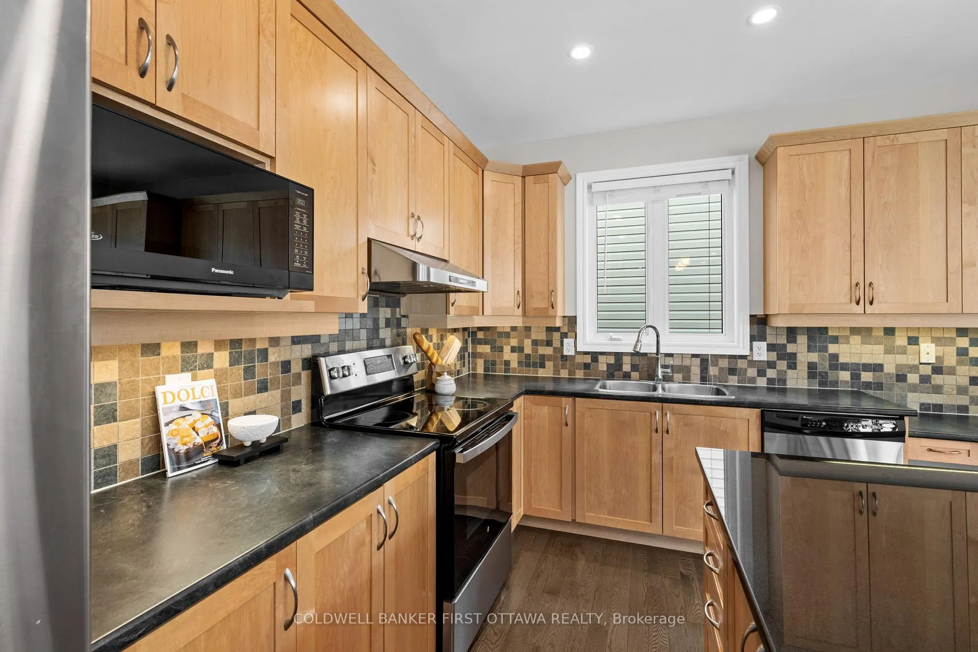 Photo 10 of 2176 Sunset Cove Circle, Ottawa, Barrhaven - Half Moon Bay — HOMEH
