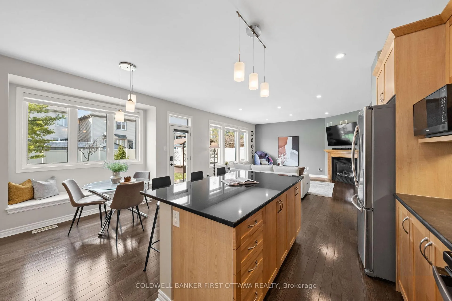 Photo 11 of 2176 Sunset Cove Circle, Ottawa, Barrhaven - Half Moon Bay — HOMEH
