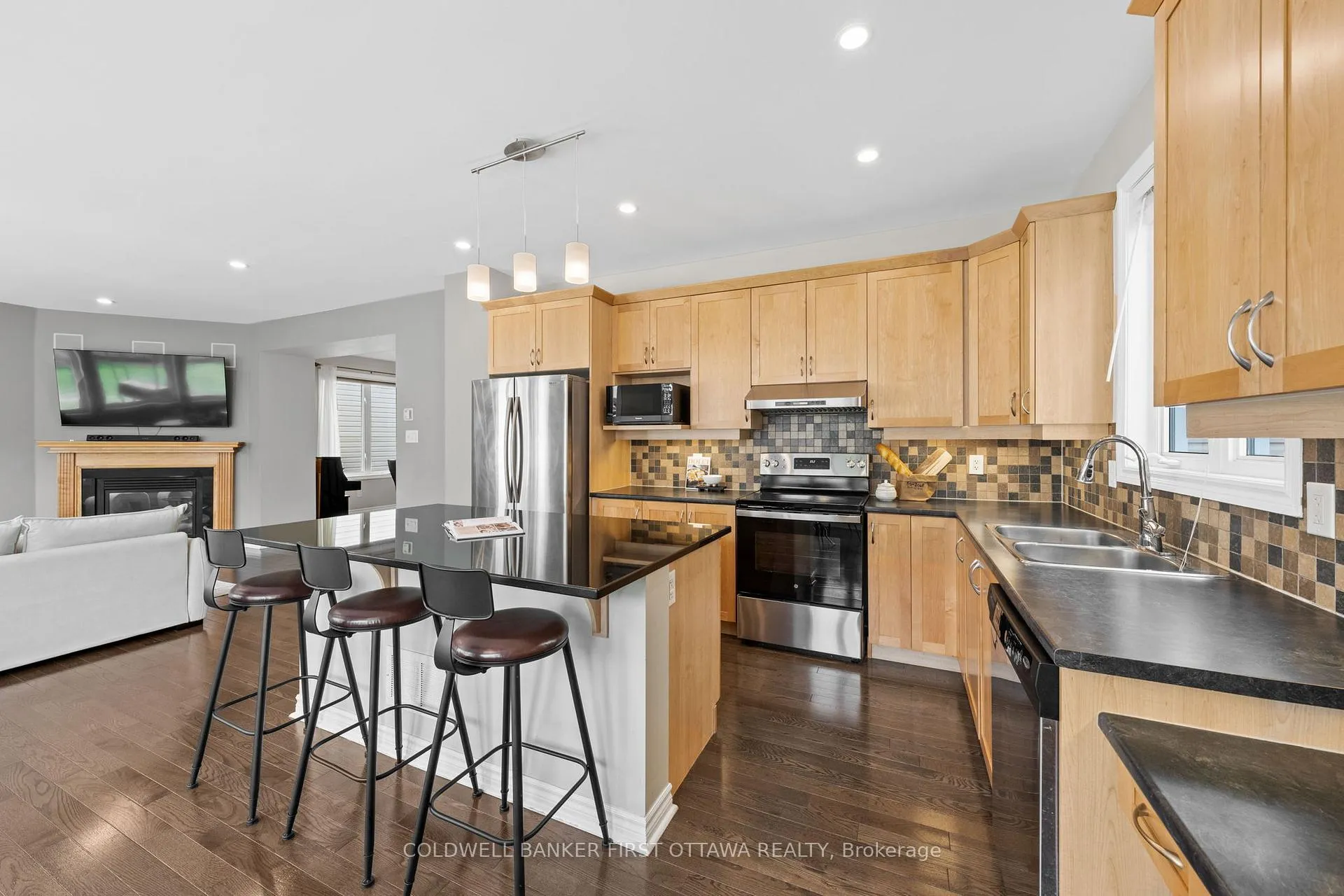 Photo 12 of 2176 Sunset Cove Circle, Ottawa, Barrhaven - Half Moon Bay — HOMEH
