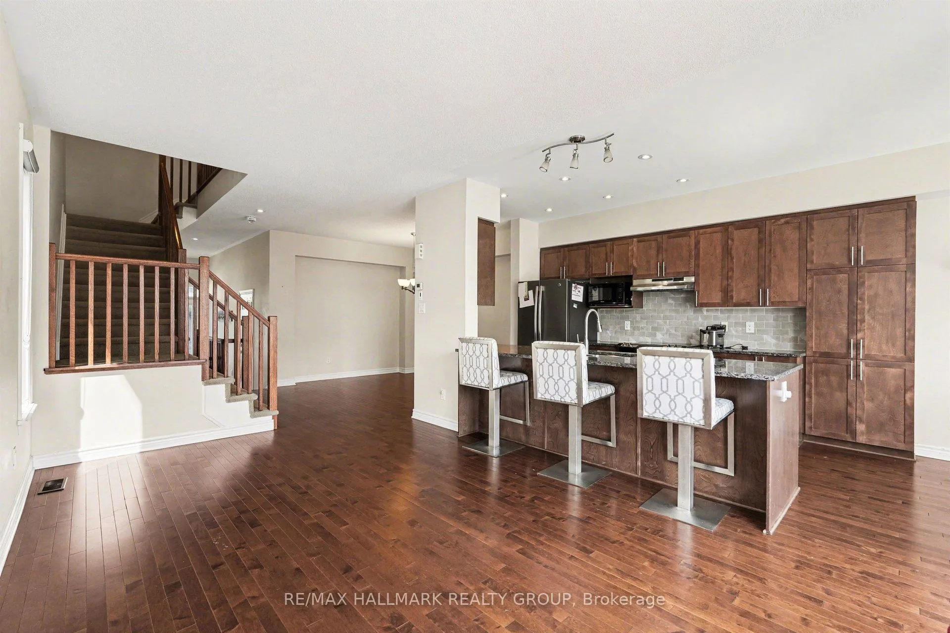 Photo 7 of 319 Livery Street, Ottawa, Kanata - Emerald Meadows/Trailwest — HOMEH