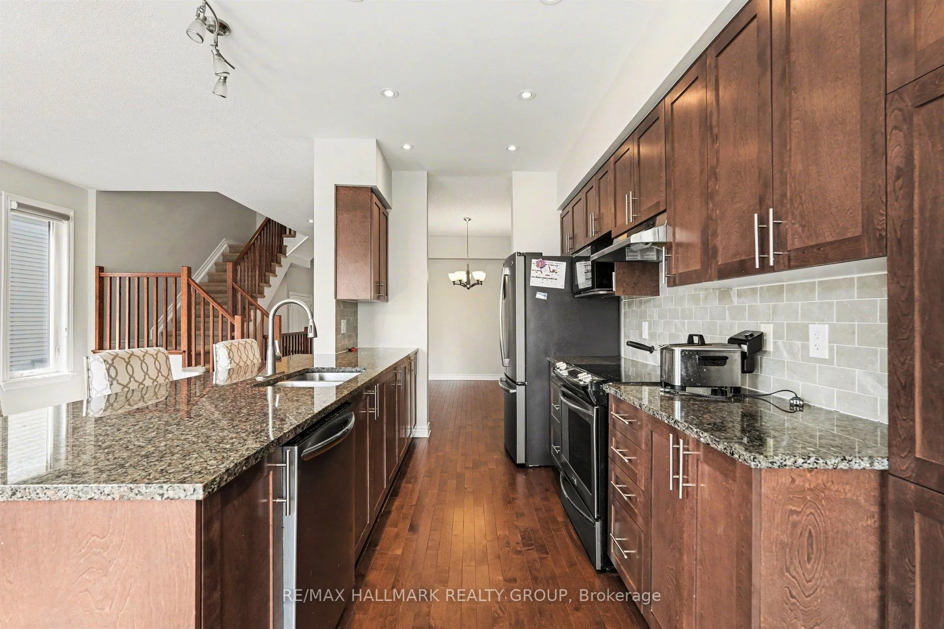 Photo 8 of 319 Livery Street, Ottawa, Kanata - Emerald Meadows/Trailwest — HOMEH