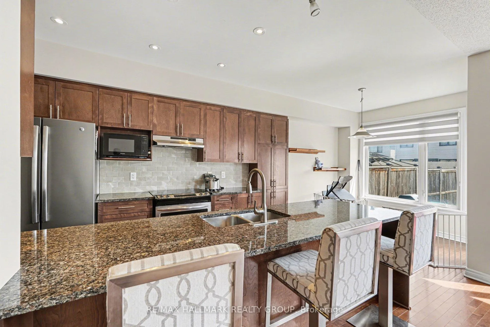 Photo 9 of 319 Livery Street, Ottawa, Kanata - Emerald Meadows/Trailwest — HOMEH
