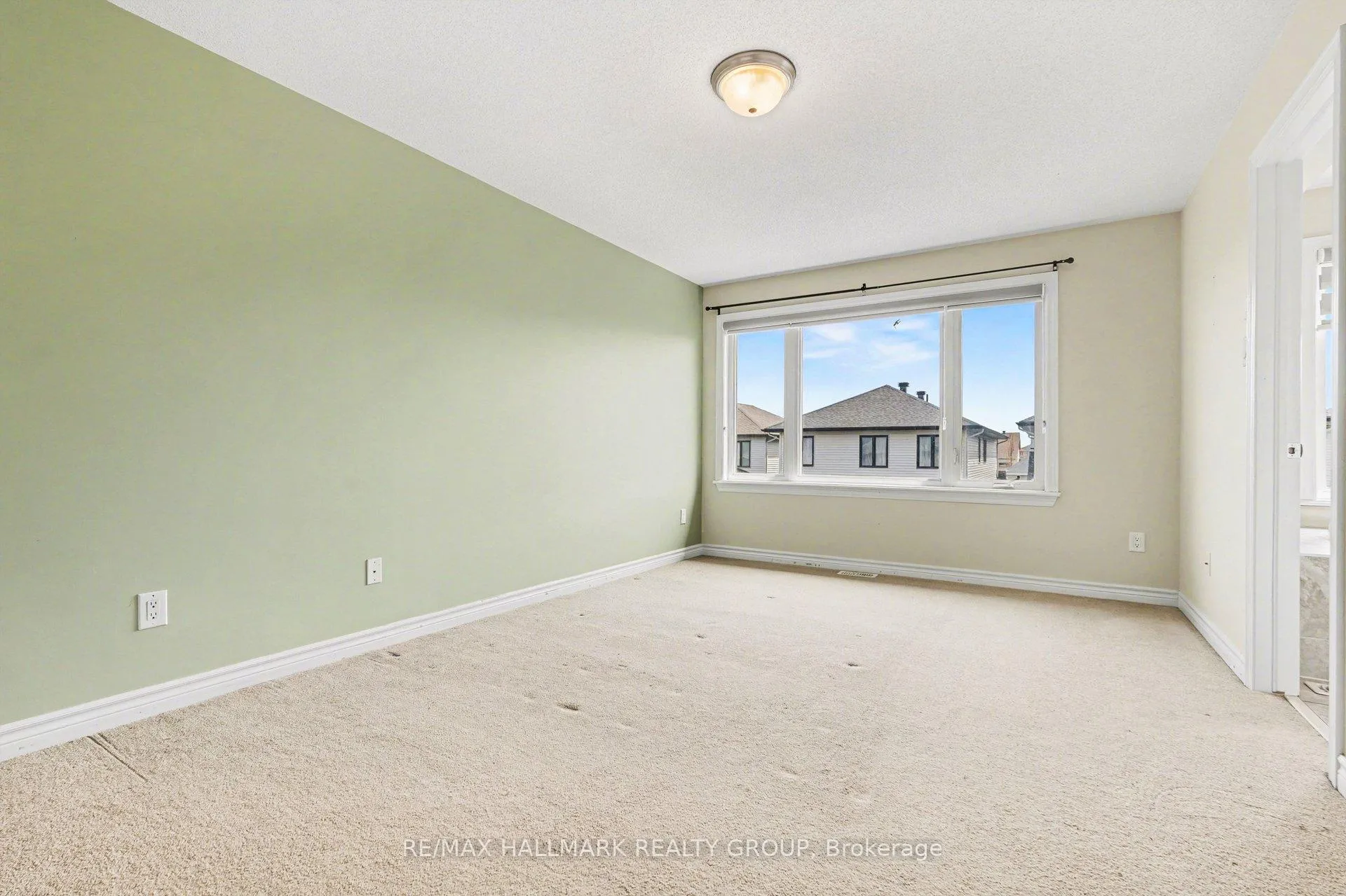 Photo 12 of 319 Livery Street, Ottawa, Kanata - Emerald Meadows/Trailwest — HOMEH