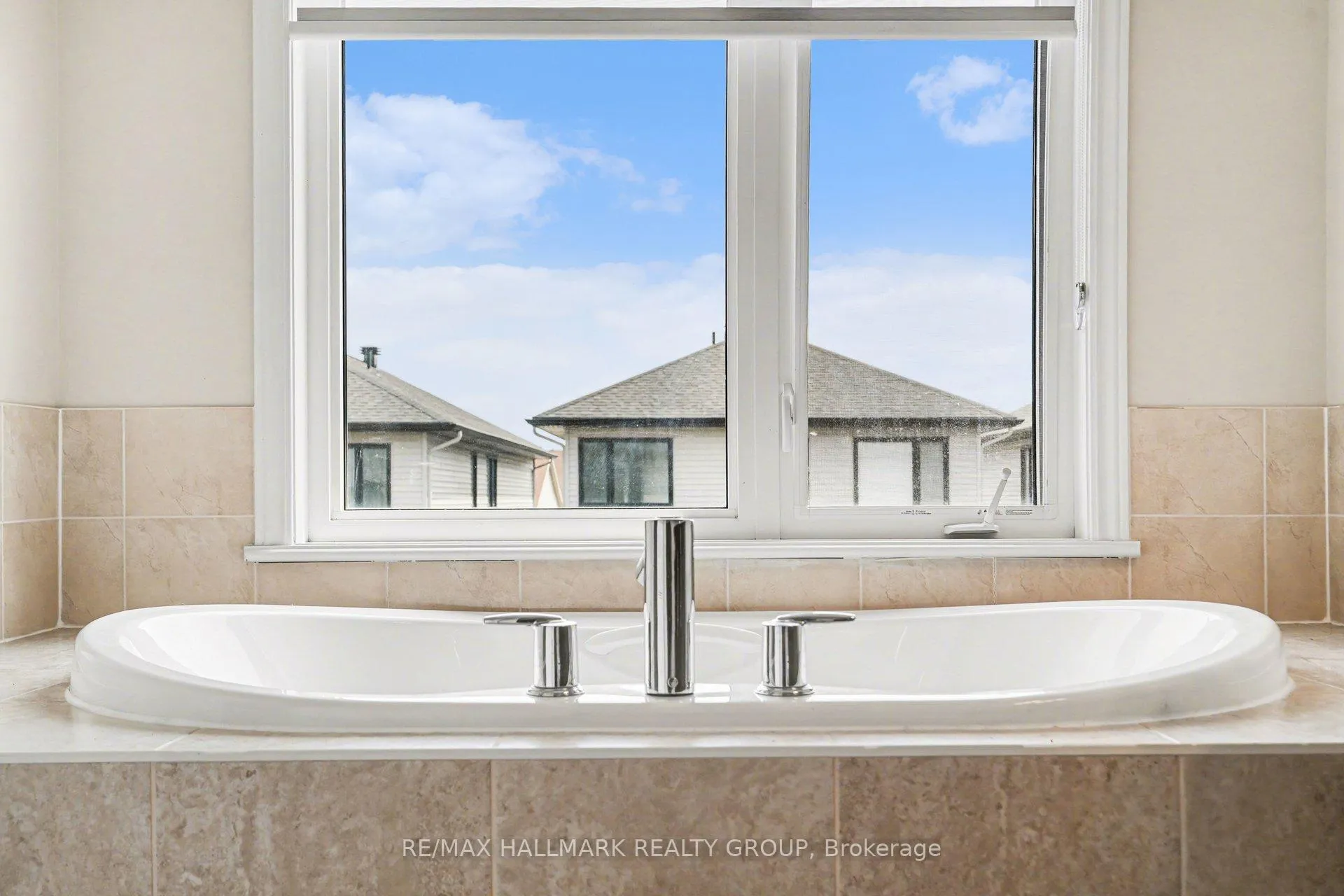 Photo 15 of 319 Livery Street, Ottawa, Kanata - Emerald Meadows/Trailwest — HOMEH