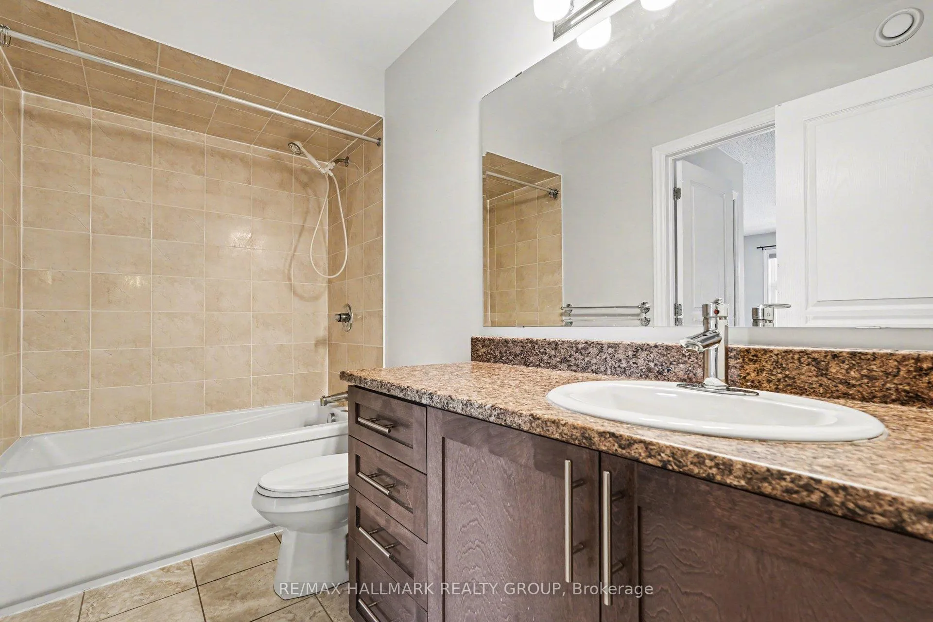 Photo 19 of 319 Livery Street, Ottawa, Kanata - Emerald Meadows/Trailwest — HOMEH