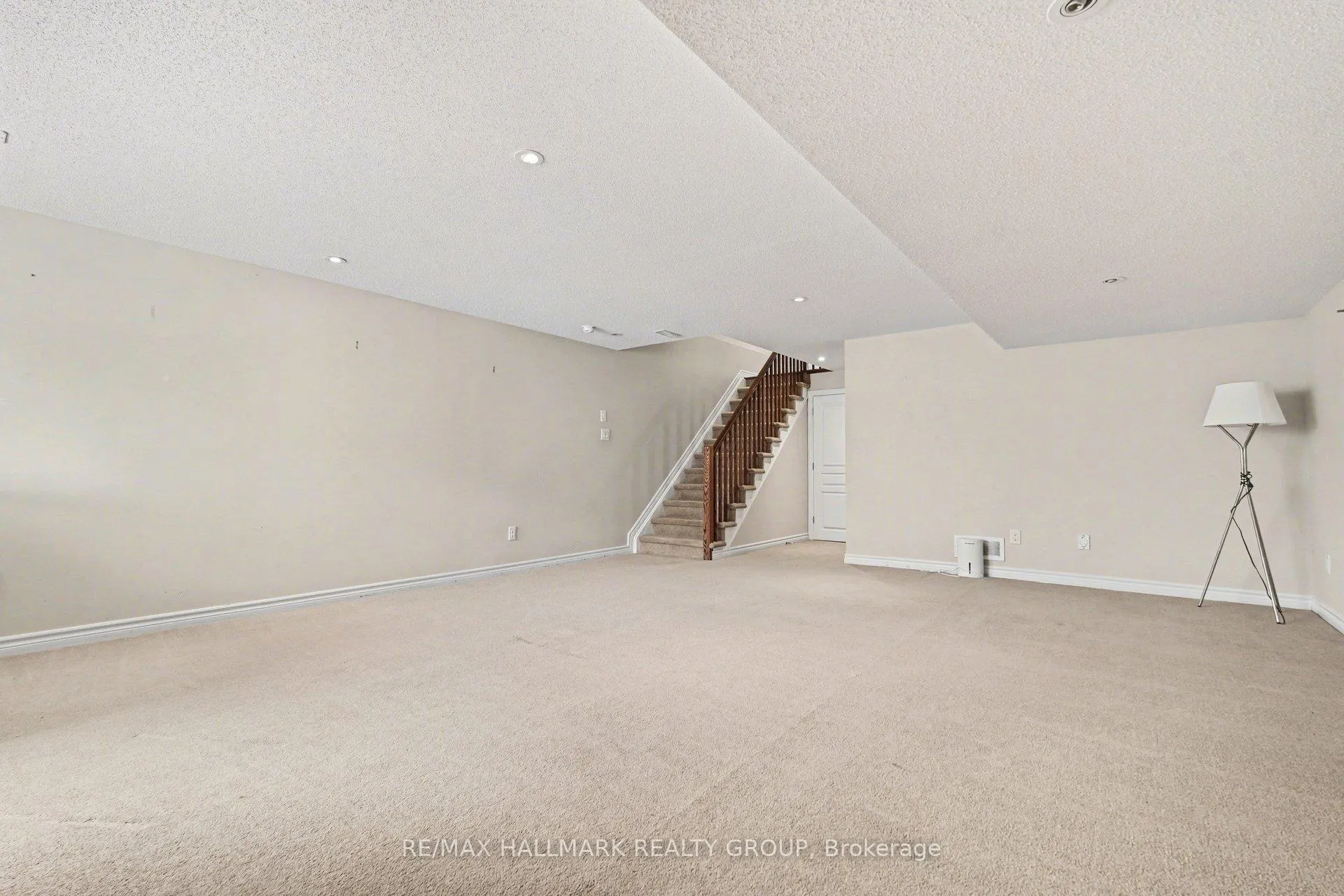 Photo 22 of 319 Livery Street, Ottawa, Kanata - Emerald Meadows/Trailwest — HOMEH