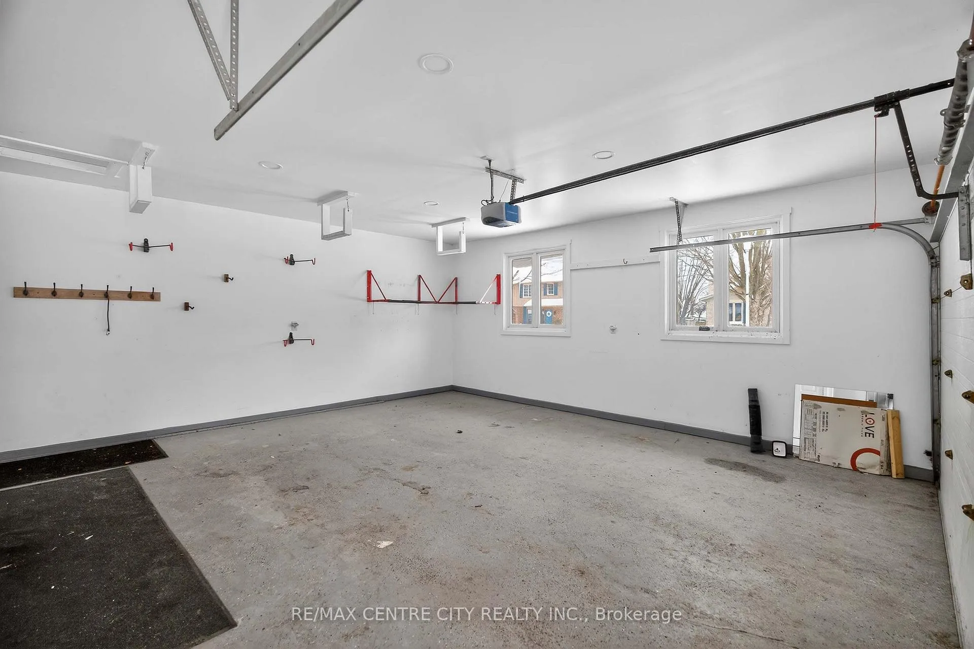 Photo 5 of 45 Chaucer Road N, London, South M — HOMEH