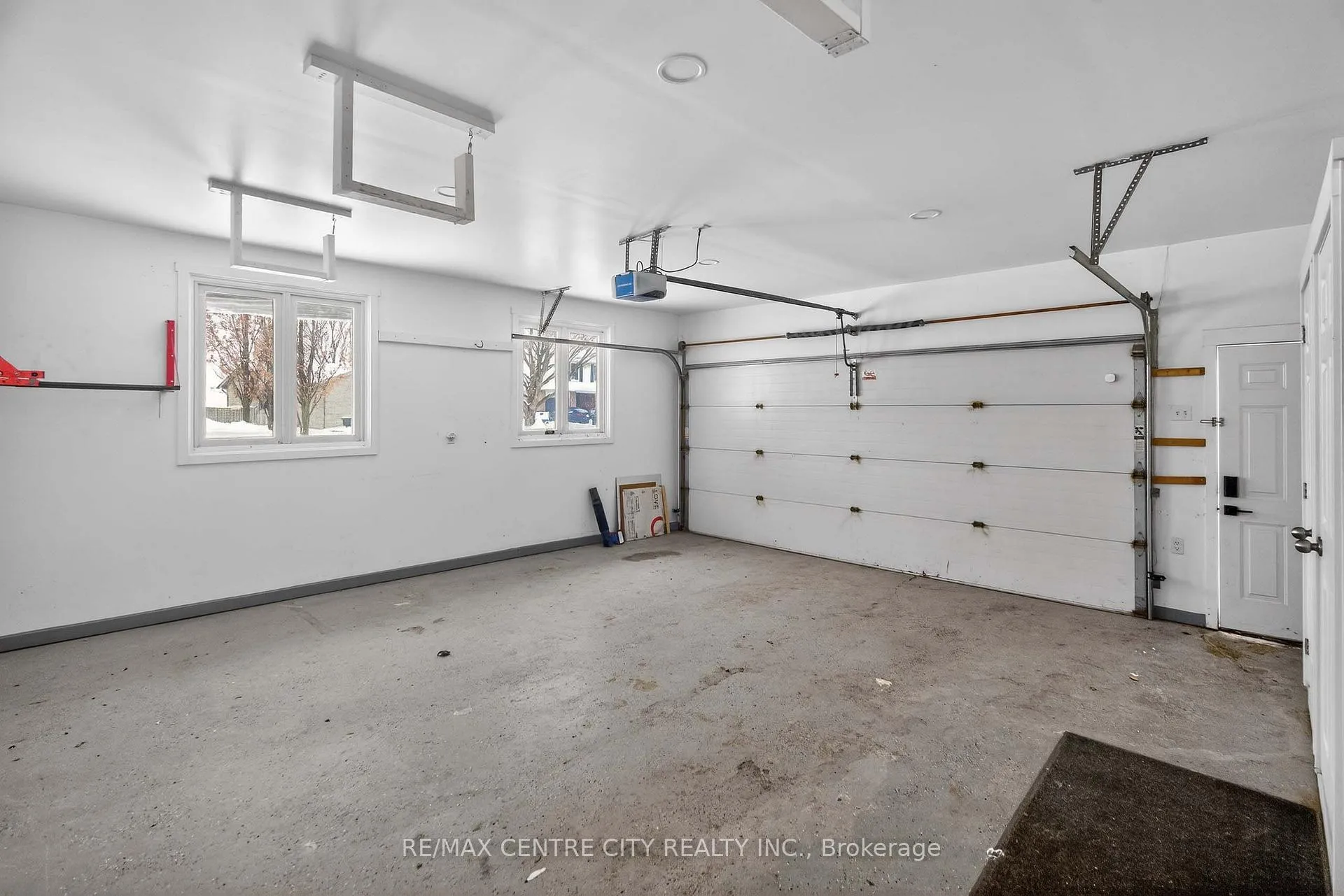 Photo 6 of 45 Chaucer Road N, London, South M — HOMEH