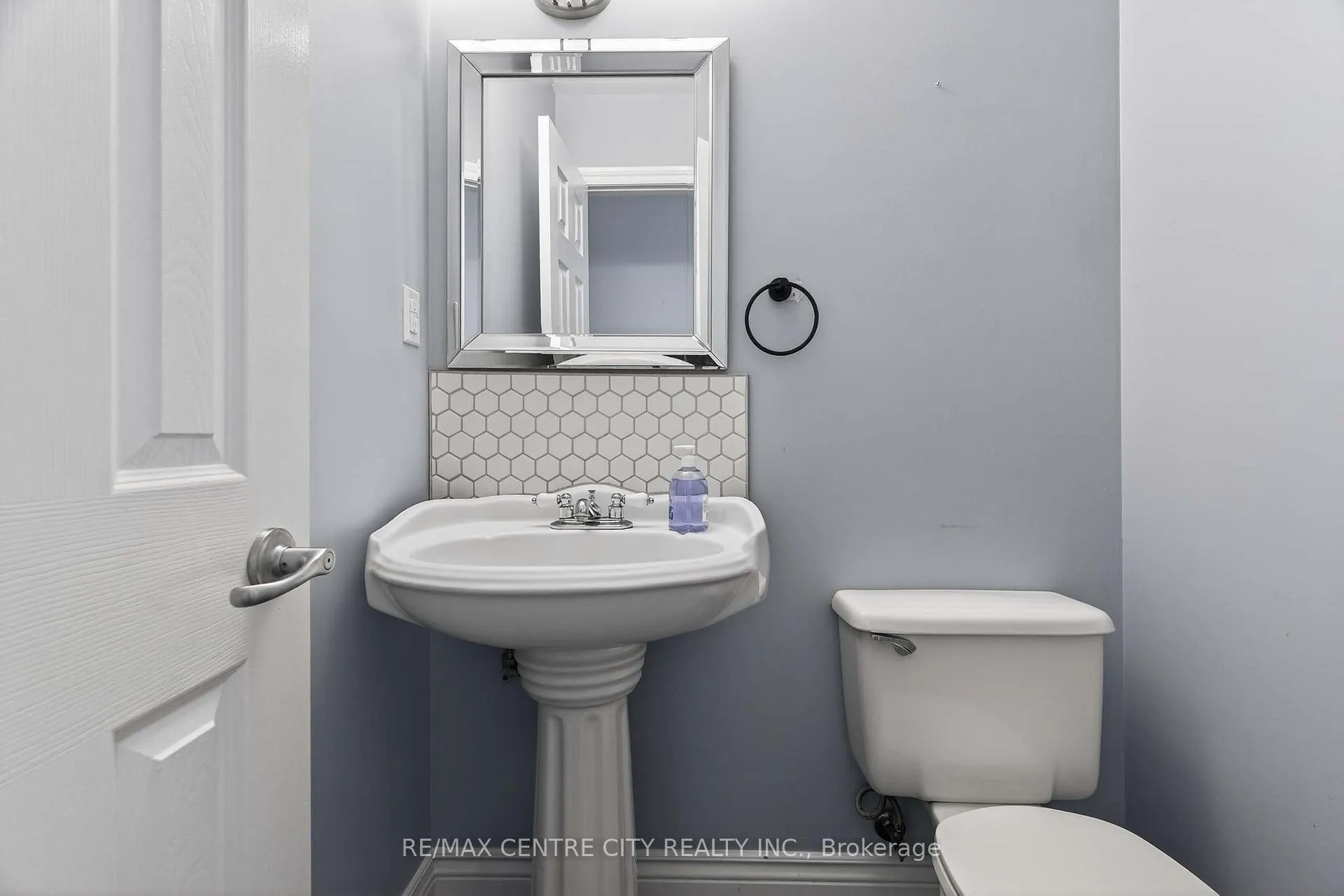 Photo 18 of 45 Chaucer Road N, London, South M — HOMEH
