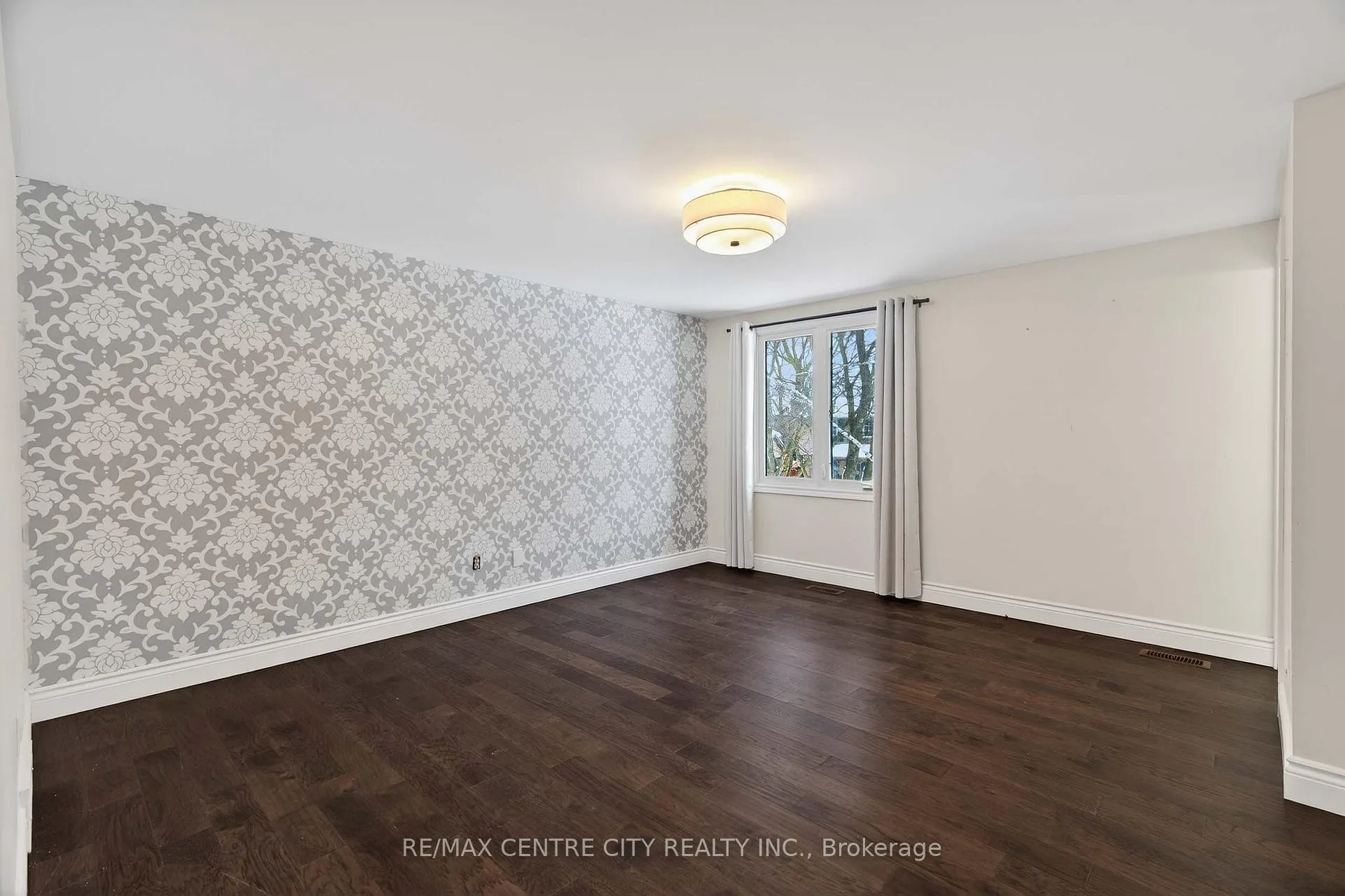 Photo 25 of 45 Chaucer Road N, London, South M — HOMEH