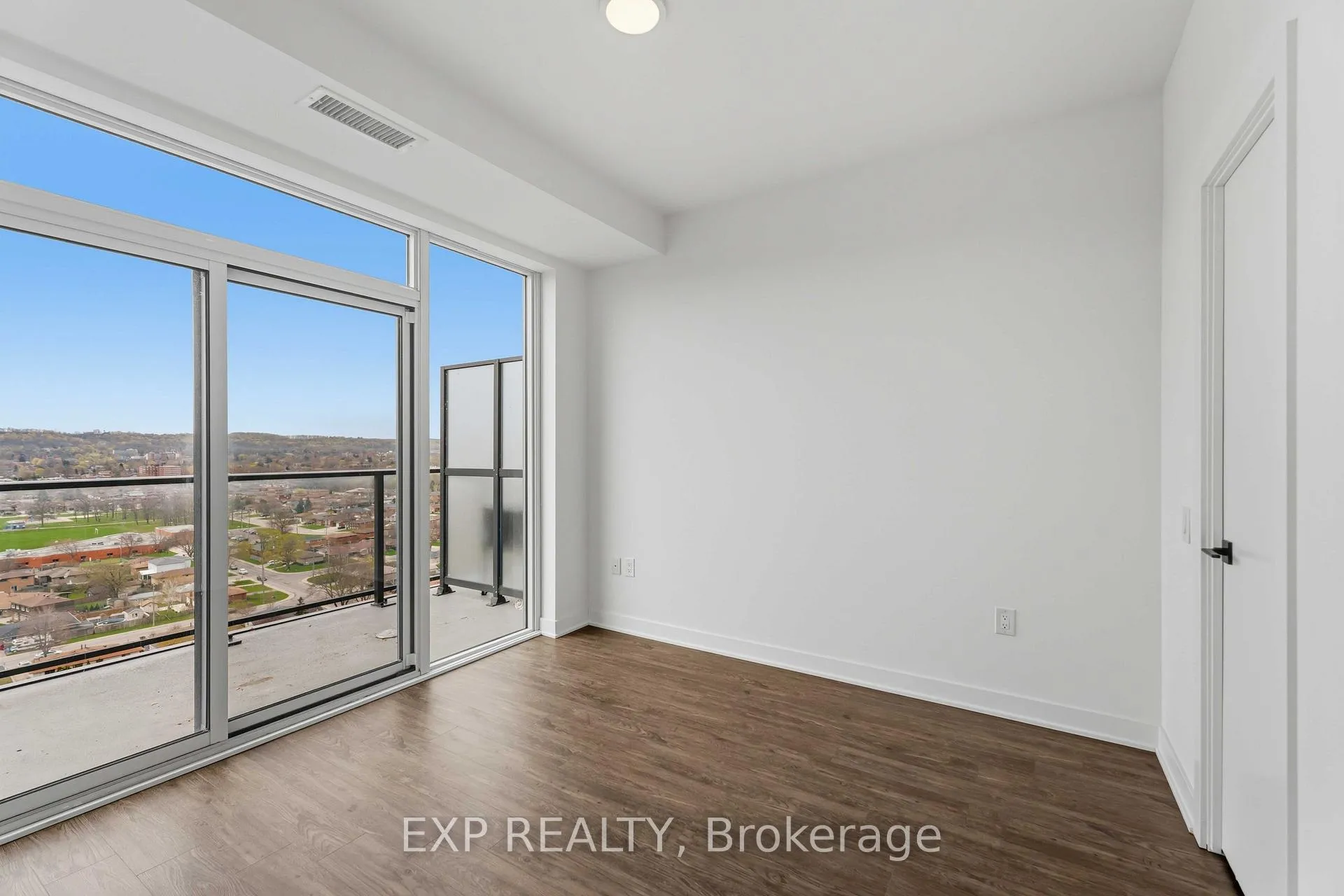 Photo 10 of Unit 1619, 2782 Barton Street E, Hamilton, Riverdale — HOMEH