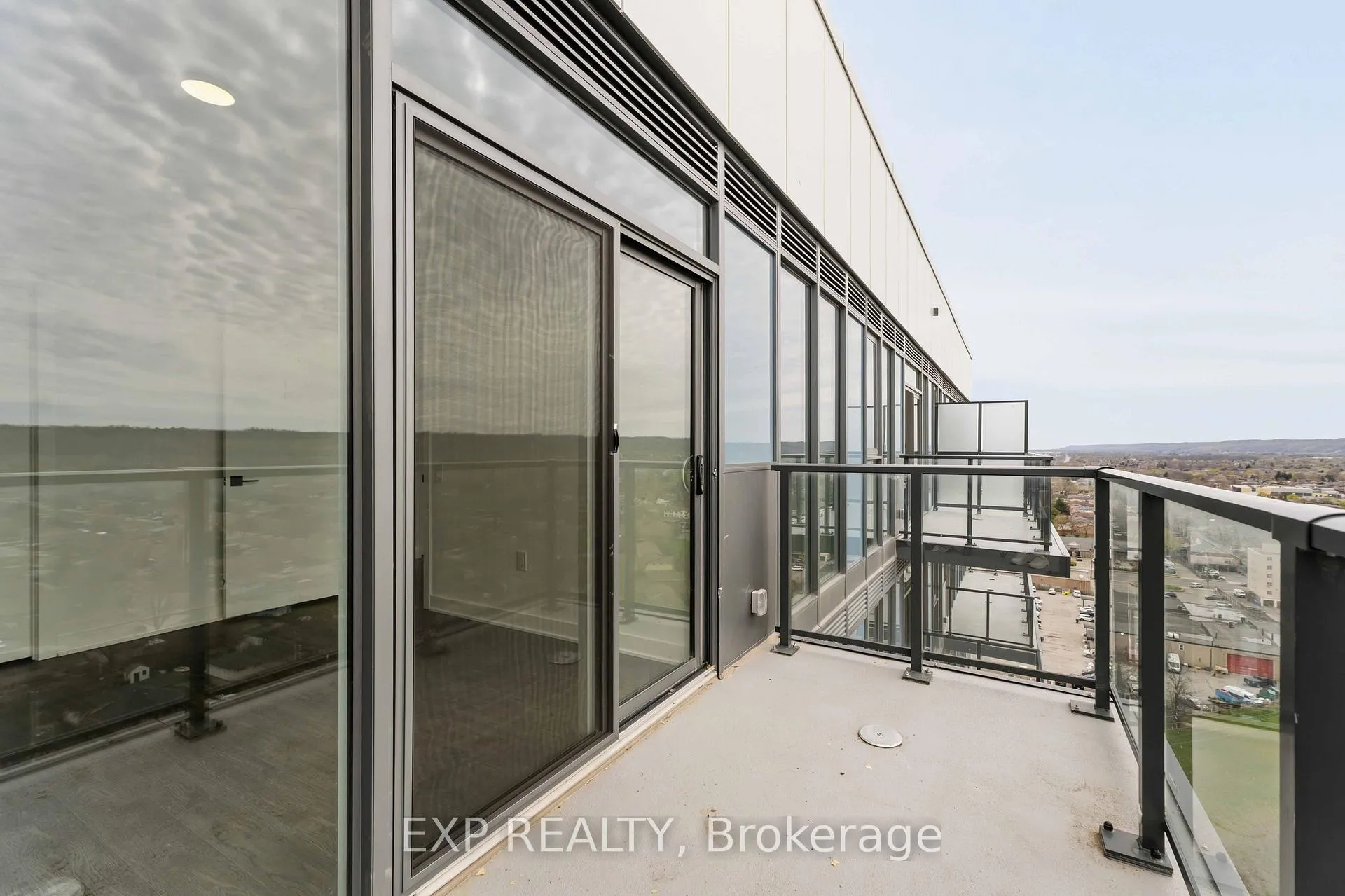 Photo 15 of Unit 1619, 2782 Barton Street E, Hamilton, Riverdale — HOMEH