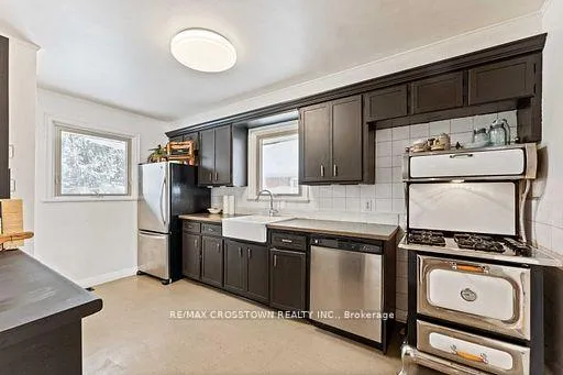 Photo 9 of 55 Davidson Street, Barrie, Wellington — HOMEH