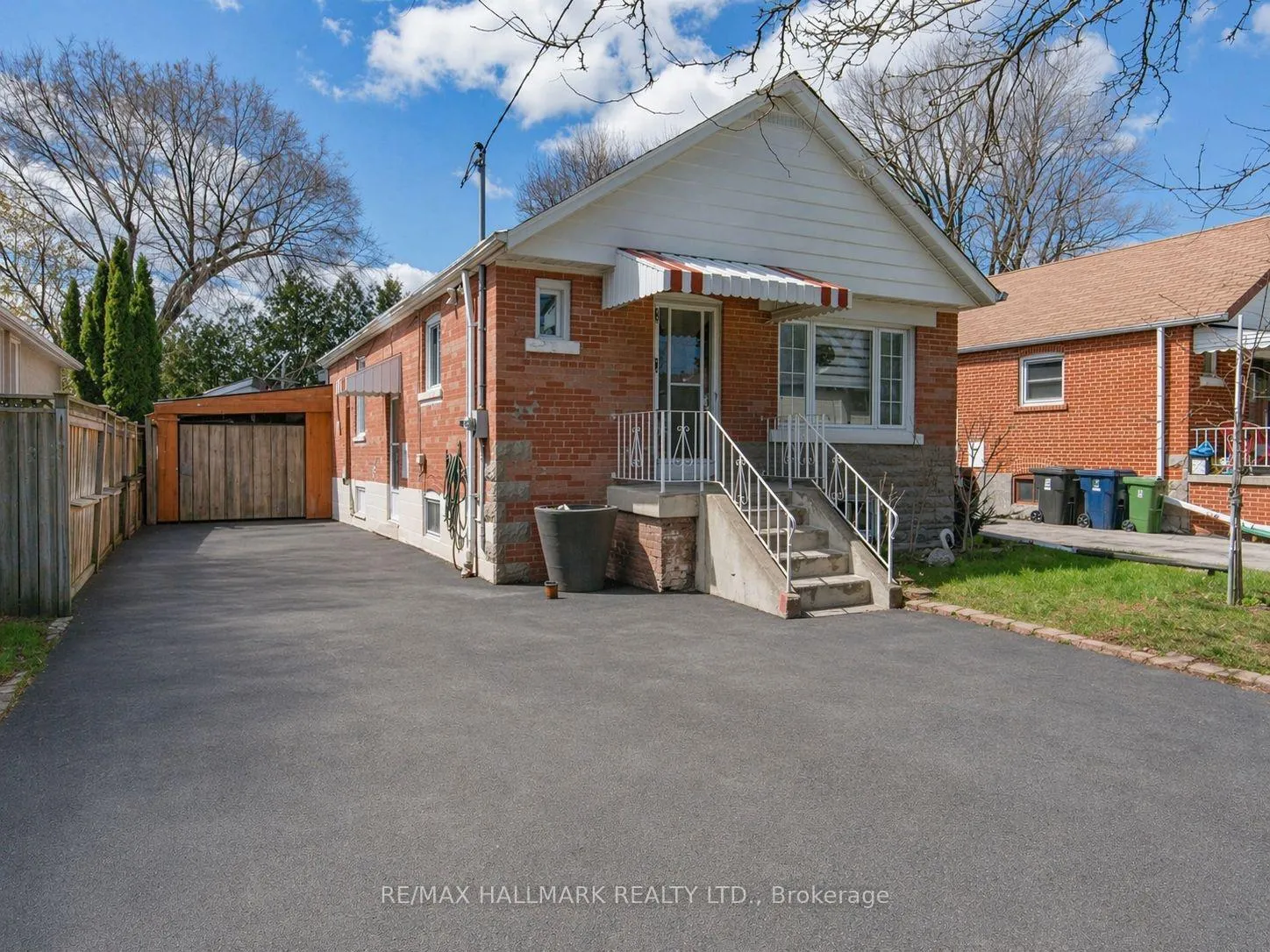 Photo 1 of 712 Pharmacy Avenue, Scarborough, Clairlea-Birchmount — HOMEH