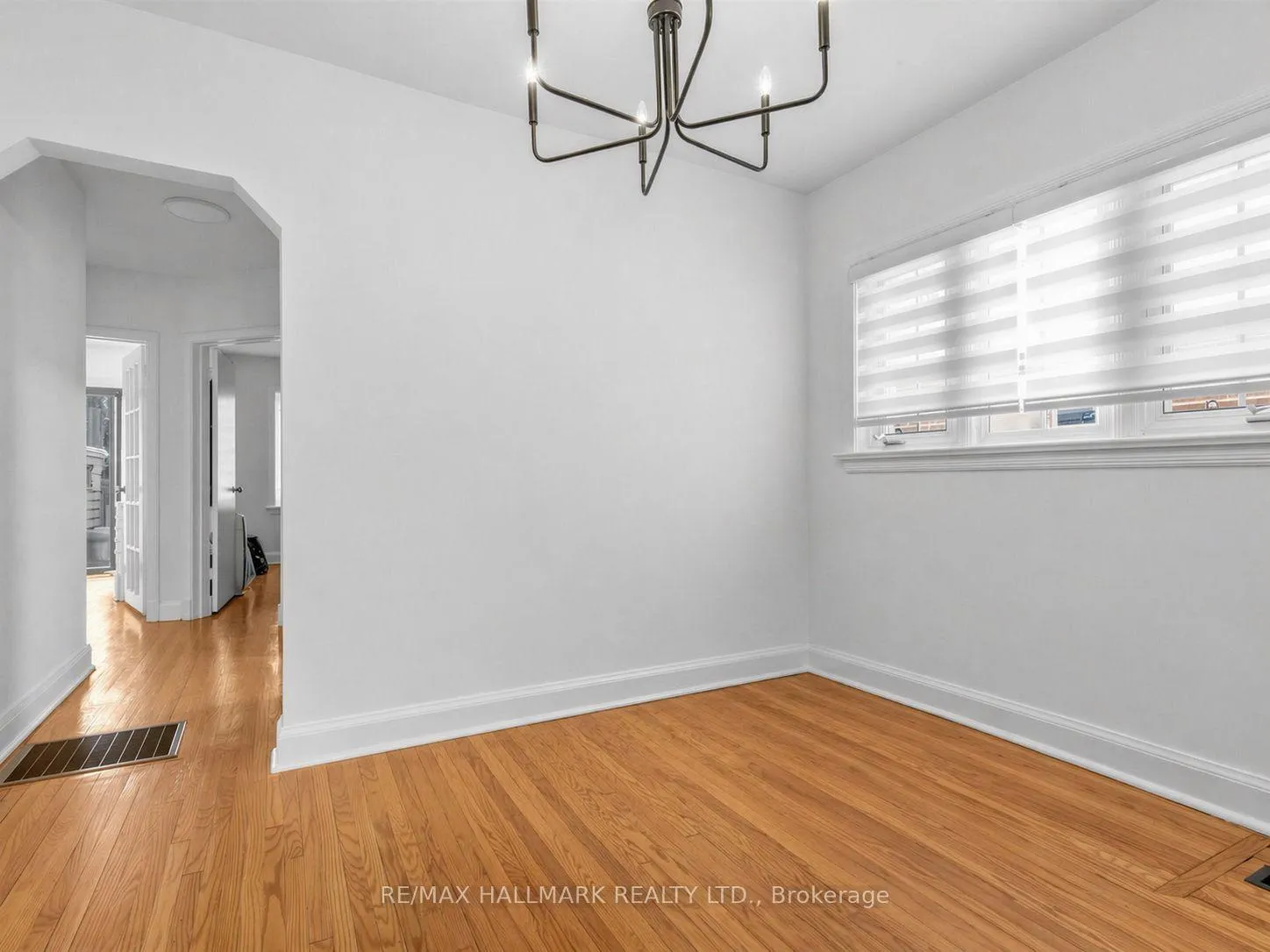 Photo 3 of 712 Pharmacy Avenue, Scarborough, Clairlea-Birchmount — HOMEH