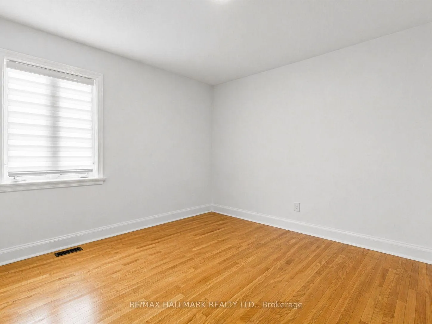 Photo 4 of 712 Pharmacy Avenue, Scarborough, Clairlea-Birchmount — HOMEH