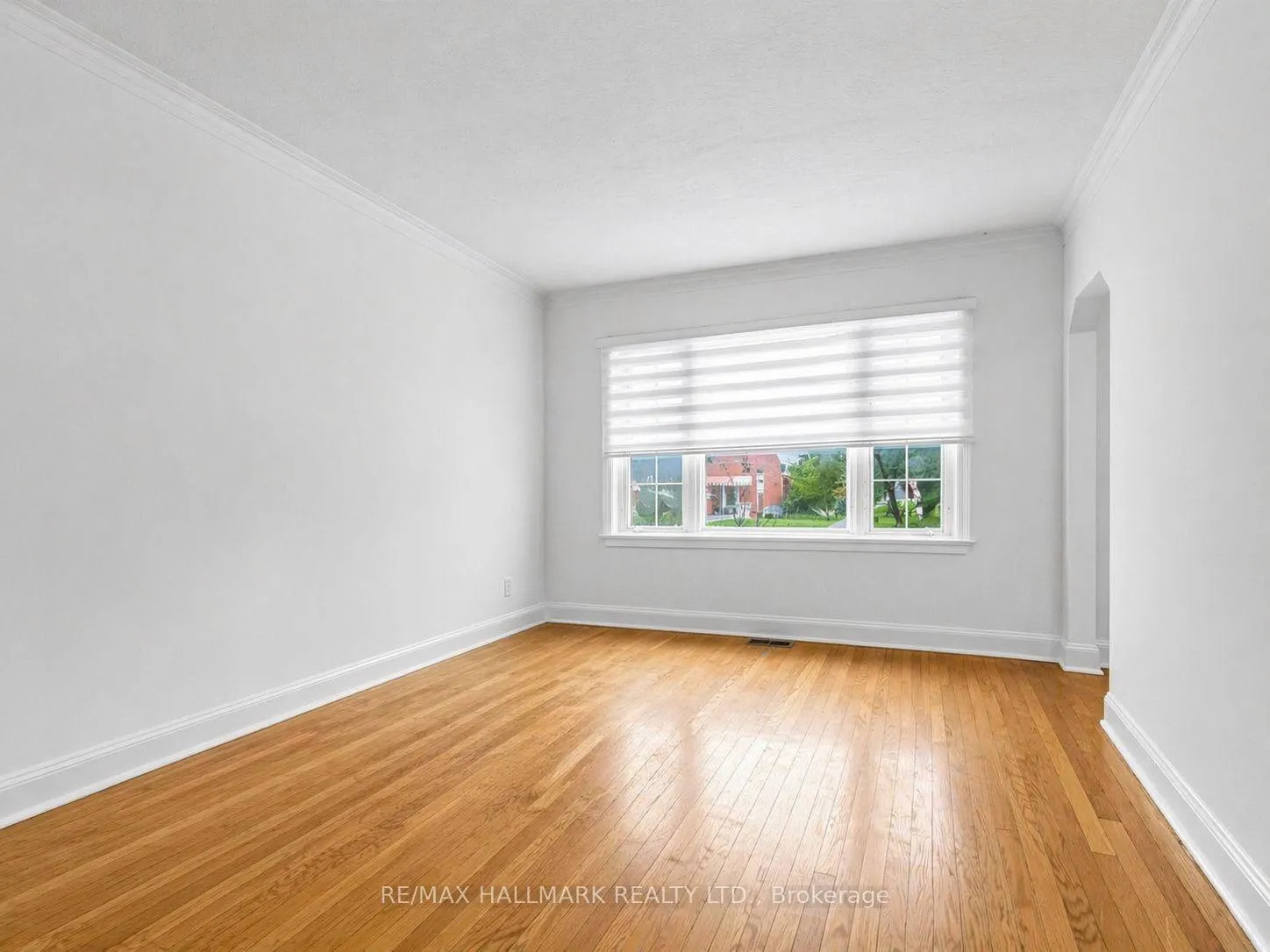 Photo 5 of 712 Pharmacy Avenue, Scarborough, Clairlea-Birchmount — HOMEH