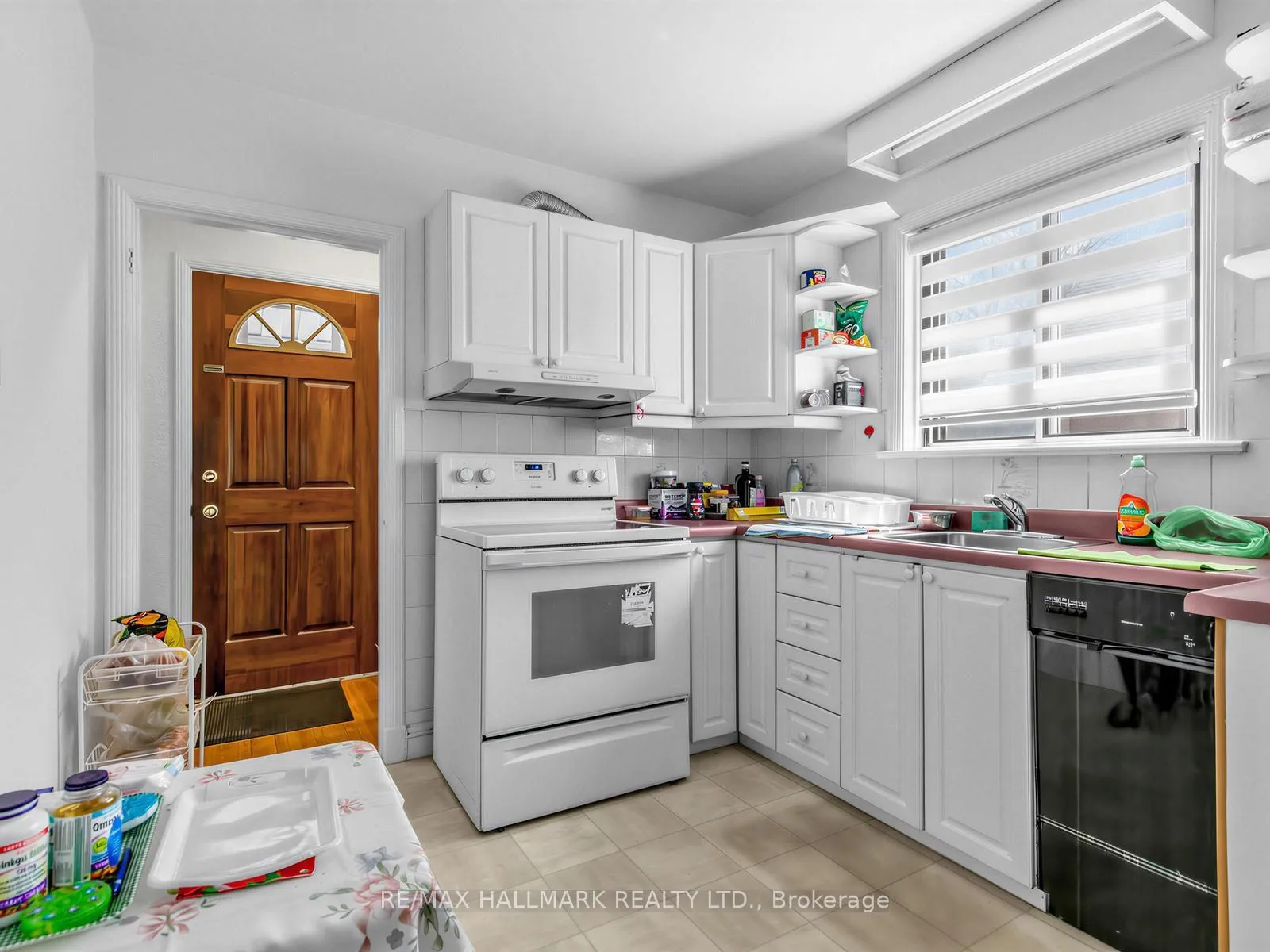 Photo 6 of 712 Pharmacy Avenue, Scarborough, Clairlea-Birchmount — HOMEH