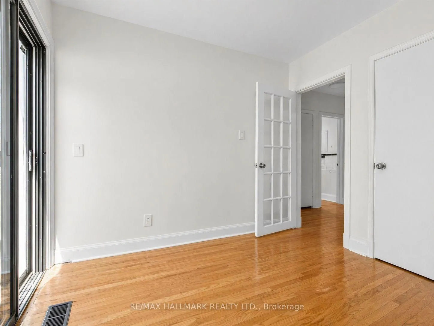 Photo 7 of 712 Pharmacy Avenue, Scarborough, Clairlea-Birchmount — HOMEH