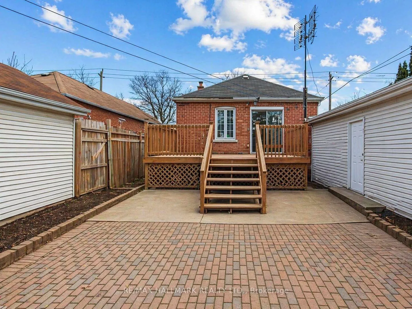 Photo 13 of 712 Pharmacy Avenue, Scarborough, Clairlea-Birchmount — HOMEH