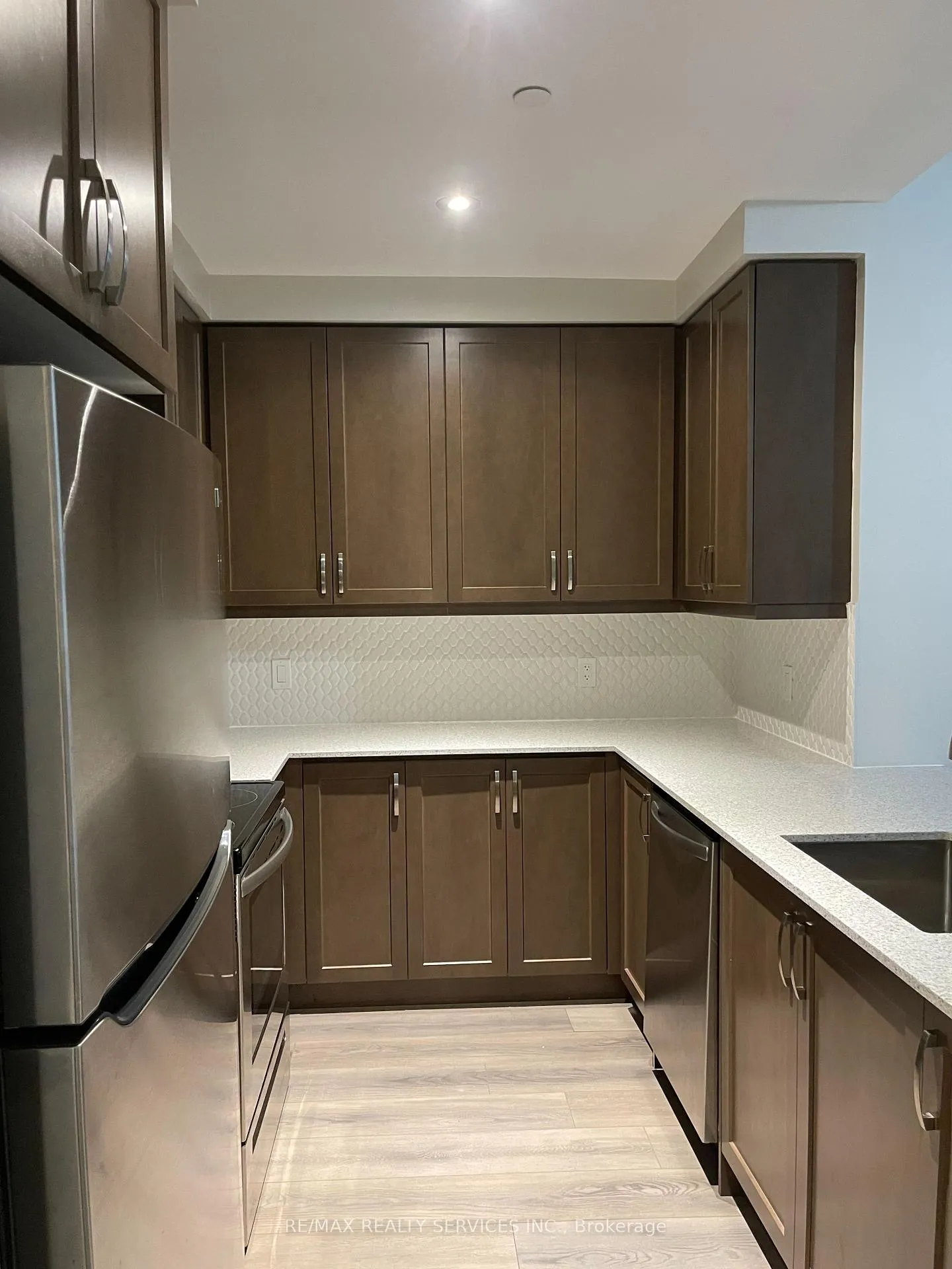 Photo 10 of Unit 203, 15 Lynch Street, Brampton, Queen Street Corridor — HOMEH
