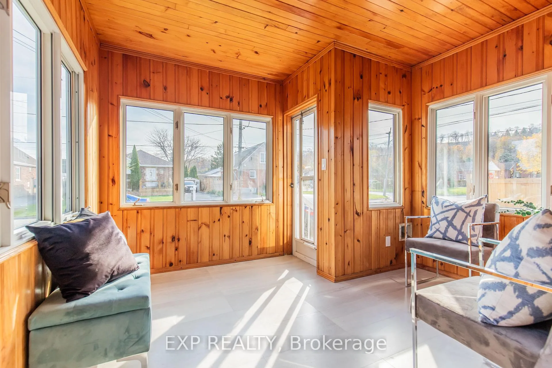 Photo 3 of Unit Main, 46 Upper Walker Avenue, Hamilton, Stoney Creek — HOMEH