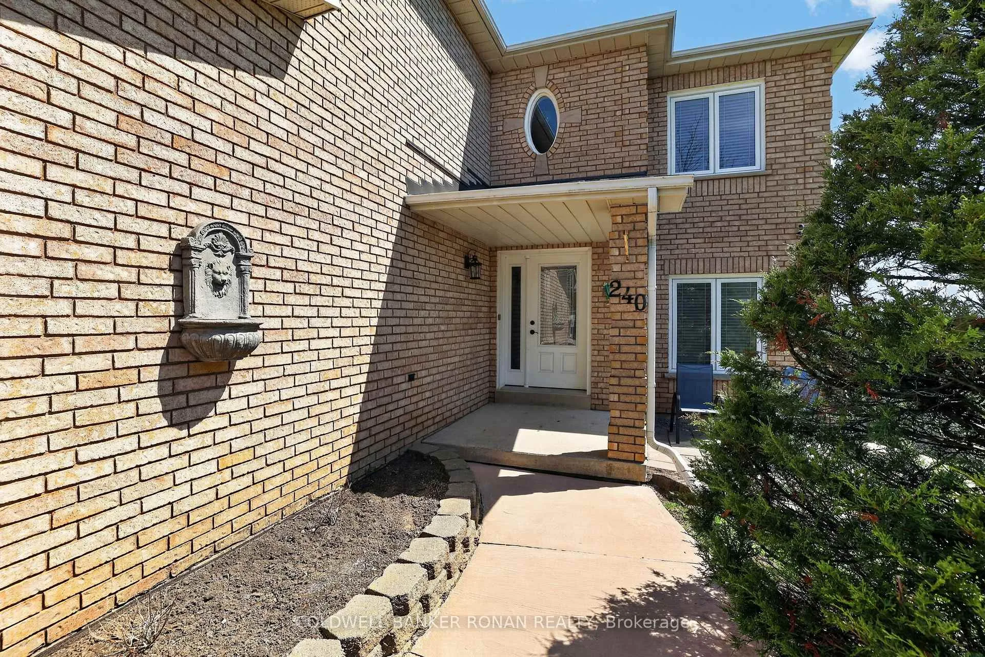 Photo 2 of 240 Howard Crescent, Orangeville — HOMEH