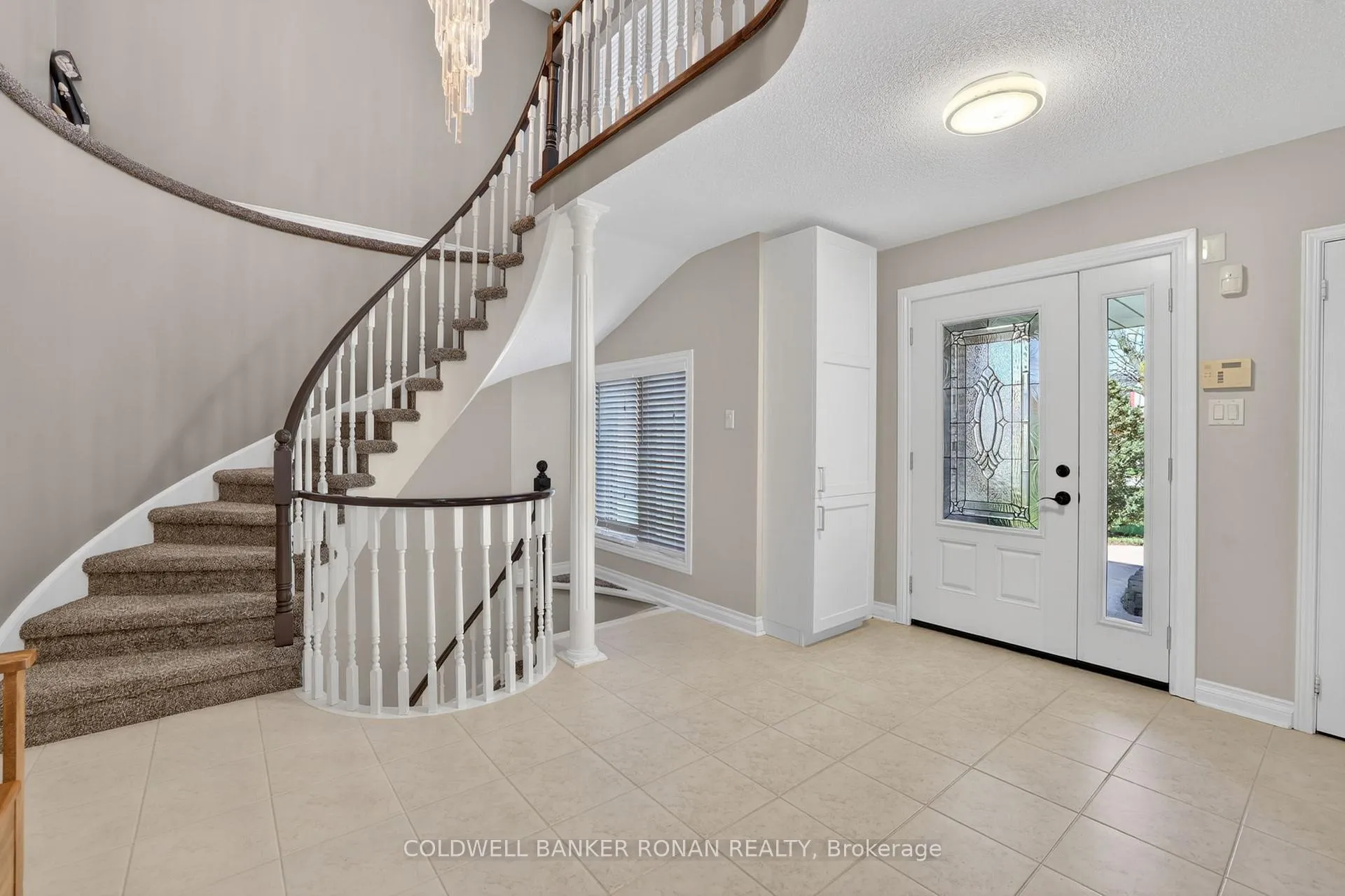 Photo 3 of 240 Howard Crescent, Orangeville — HOMEH