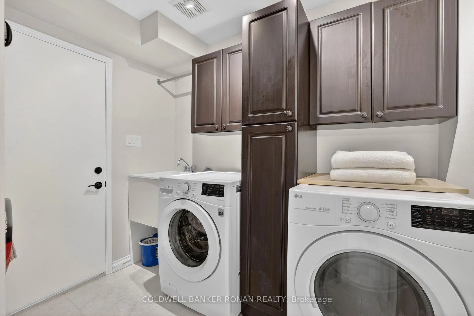 Photo 17 of 240 Howard Crescent, Orangeville — HOMEH
